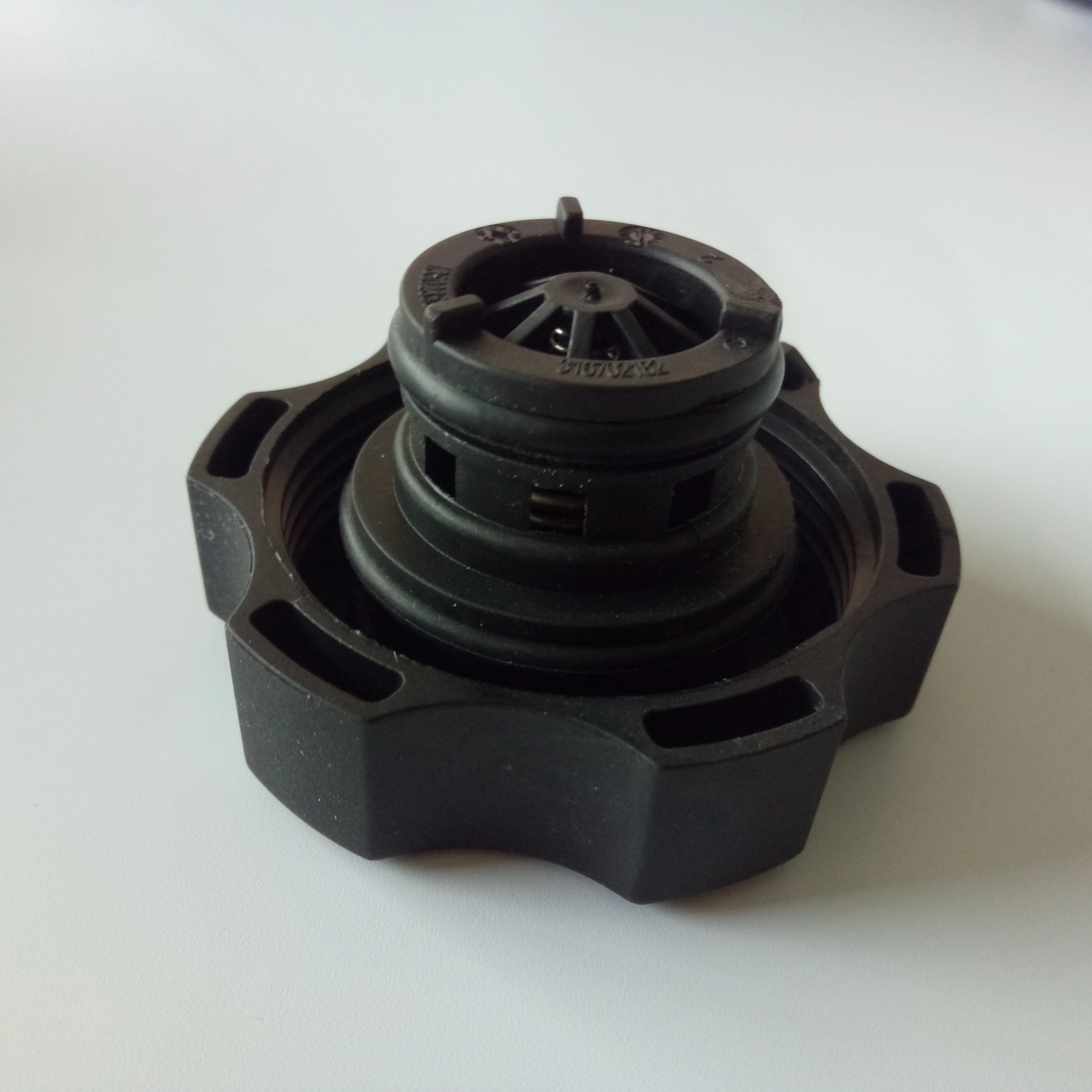 Coolant Expansion Tank cap  RADIATOR CAP for GM OEM 13502353 1305248