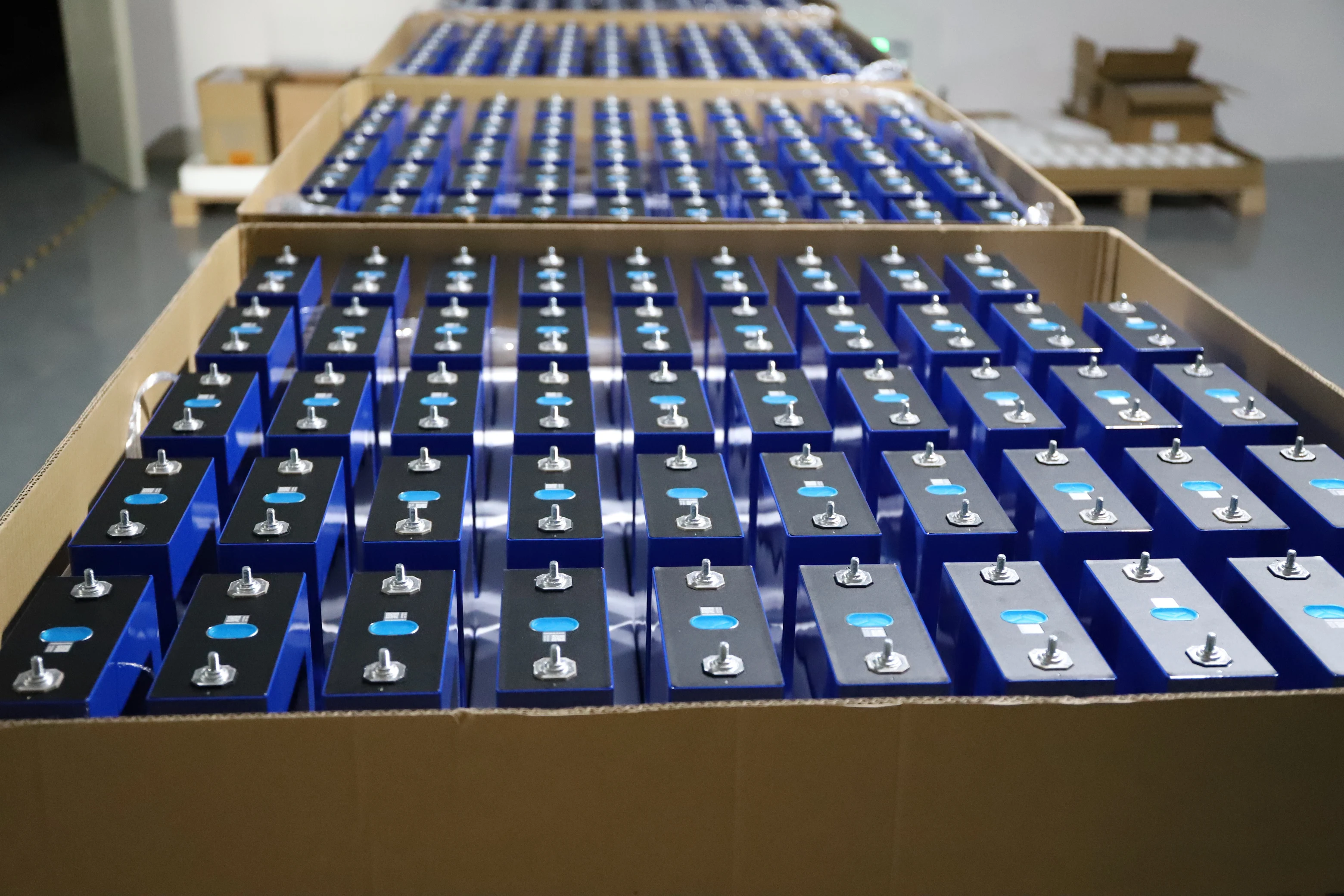 EV E 310ah 280ah 3.2v Prismatic Lifepo4 Cell 300ah Lithium Ion Battery Poland Warehouse Ddp Shipping
