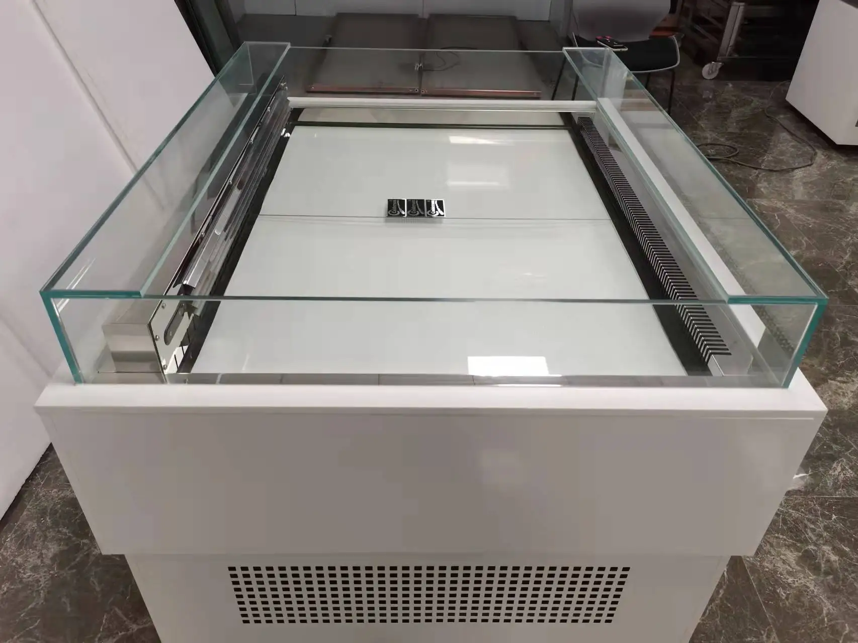 Professional Refrigerated Commercial Double-sided Open Sandwich Display Freezer