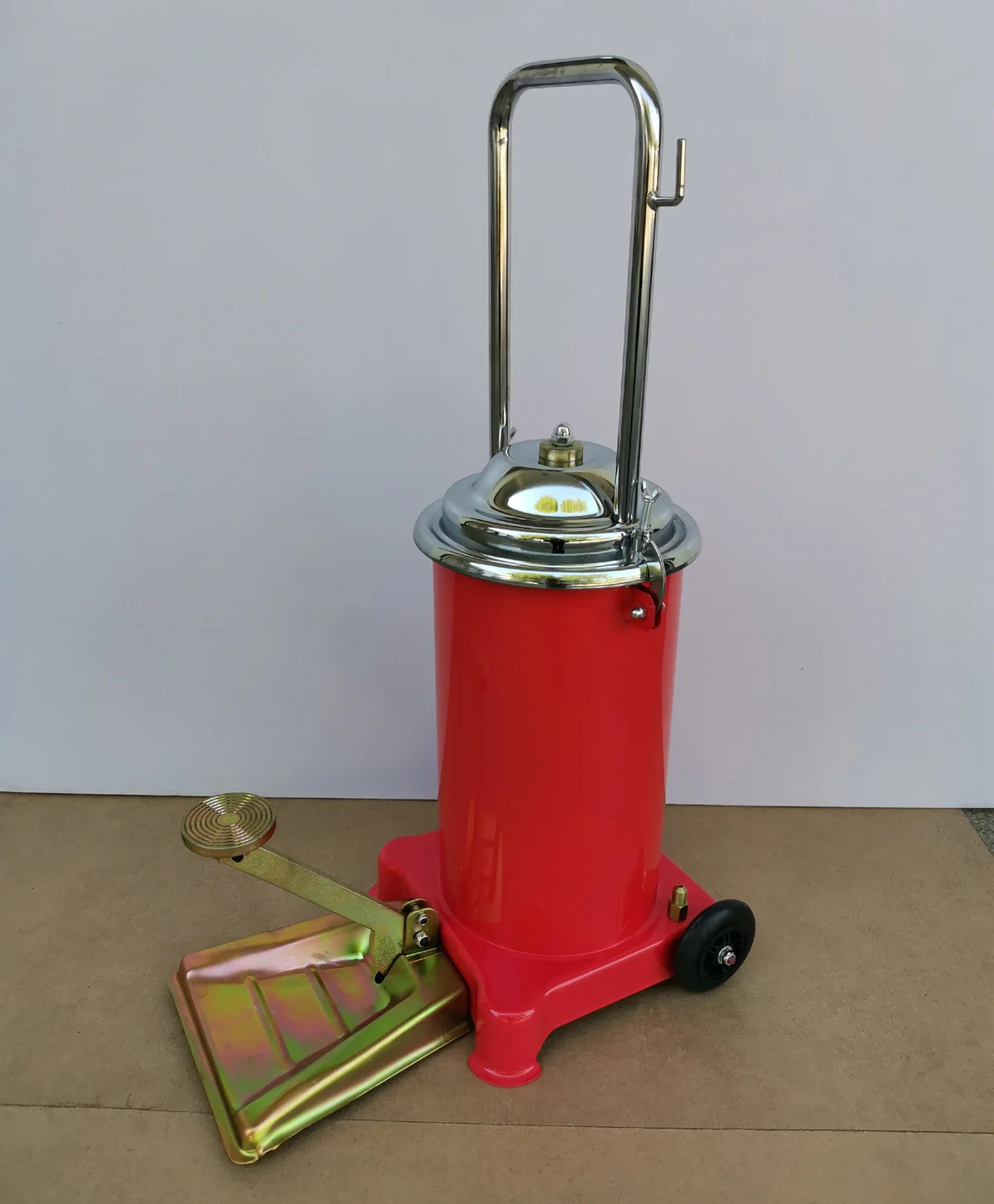 Foot operated manual grease pump dispenser 10L high pressure pedal lubricator