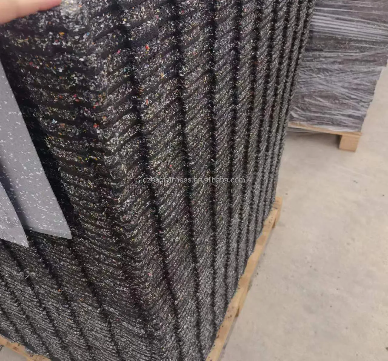 Sports Indoor Commercial Interlocking Rubber Mat Protective Gym Floor roll Rubber Flooring