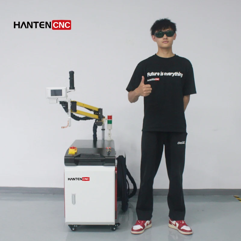 Fast Speed Stainless Steel Welding 1500W Hand Held Laser Welding Machine For Battery Cells