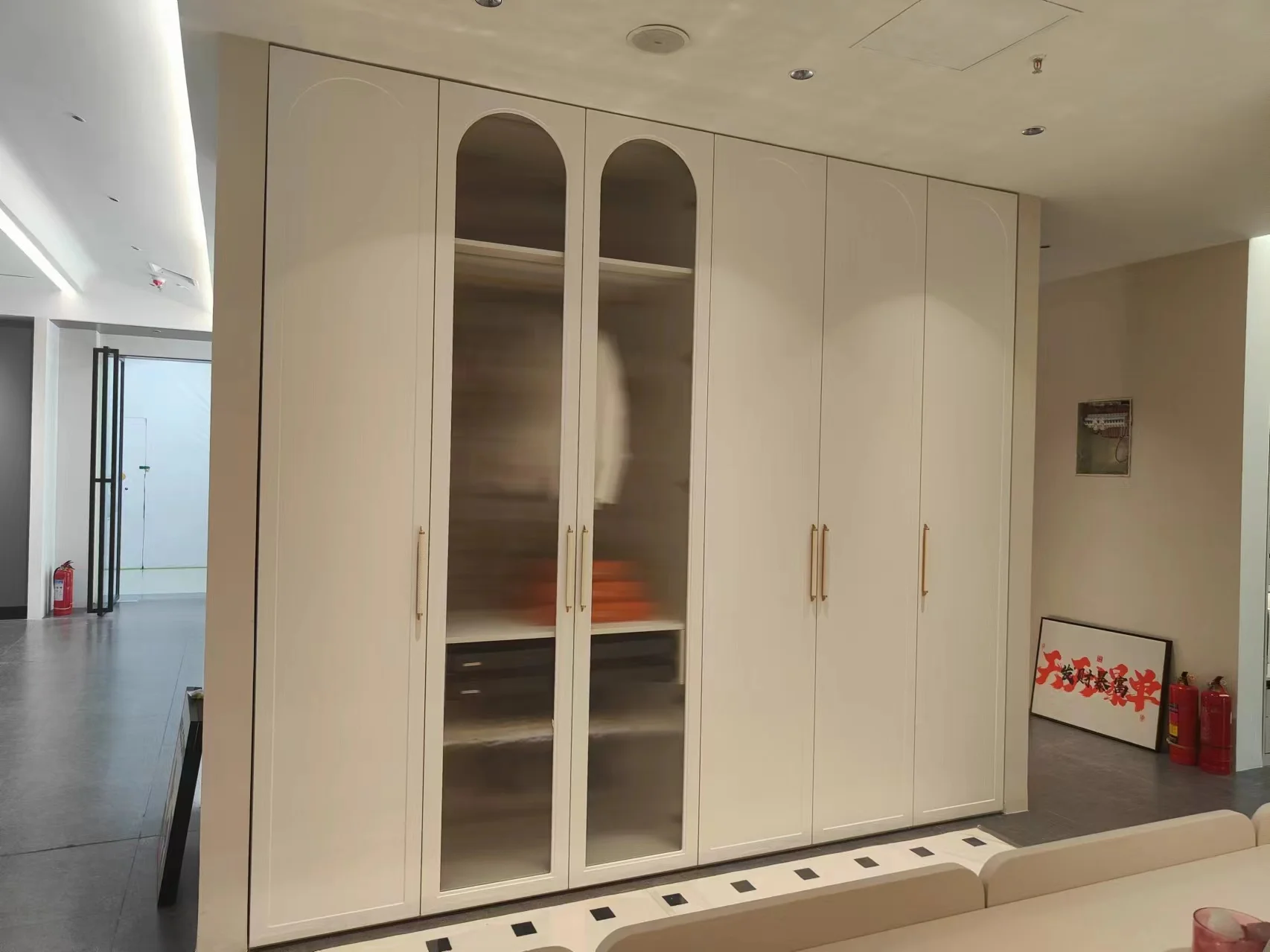 Lacquer L shaped modern walk in closet custom design clothes storage wood bedroom furniture cupboards wardrobe bedroom closet