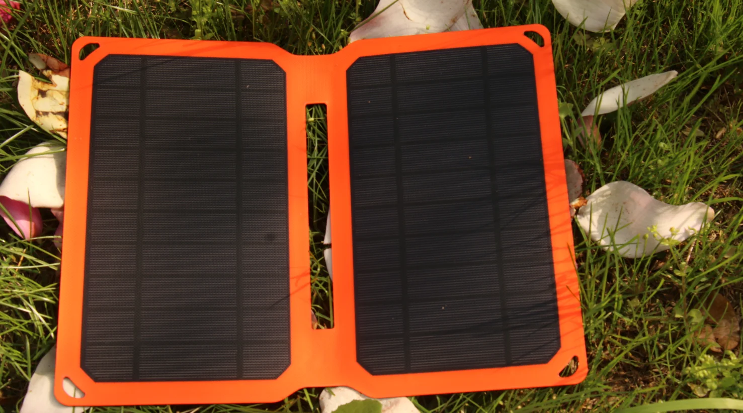 solar Japan mobile phone charger 10W foldable mini solar panel for iphone solar charger