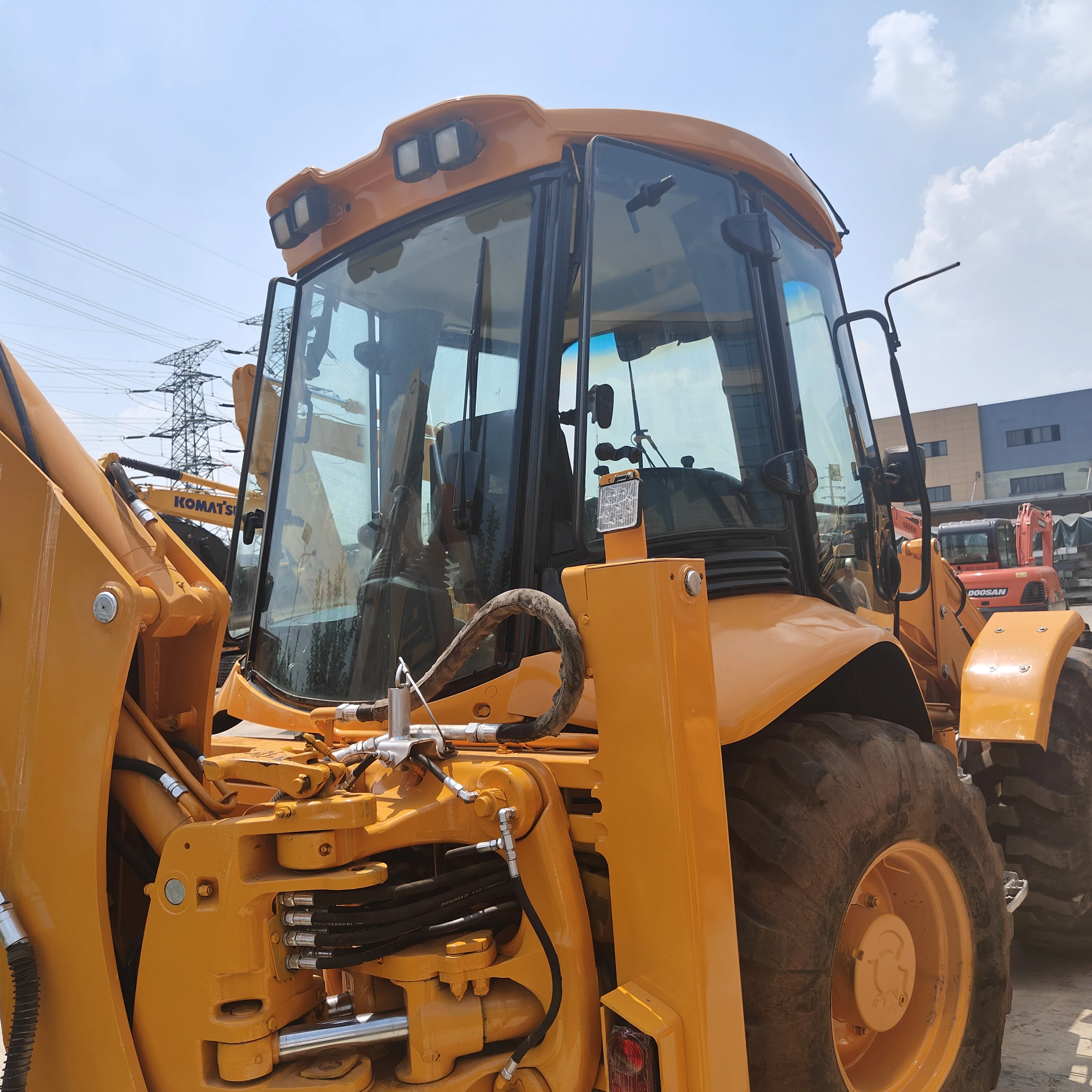 Экскаватор-погрузчик б/у JCB 4x4 колеса 20 тонн экскаватор-погрузчик 3CX 4CX