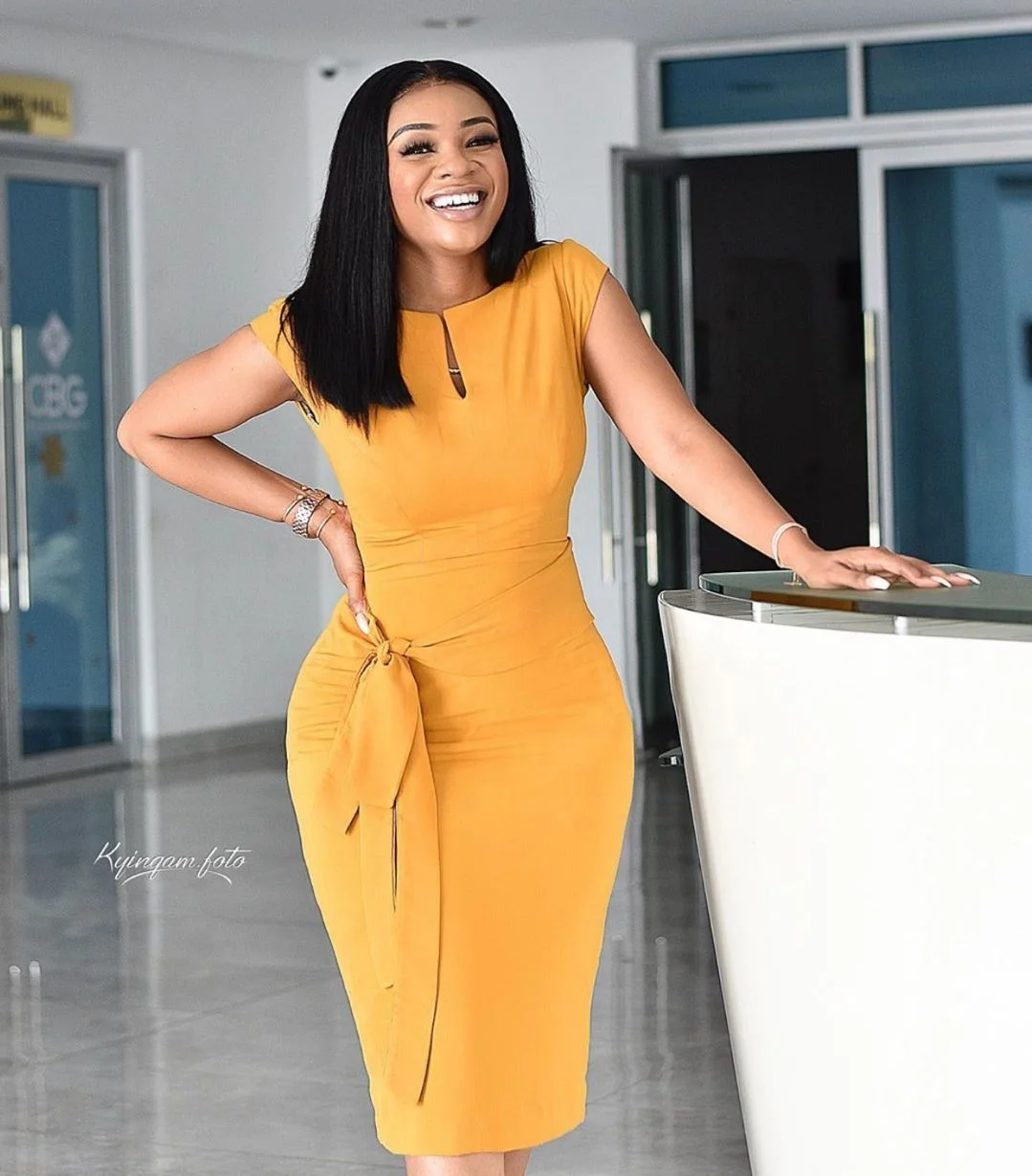 Индивидуальные Новые Дизайнерские однотонные женские платья желтого цвета с V-образным вырезом на молнии сзади