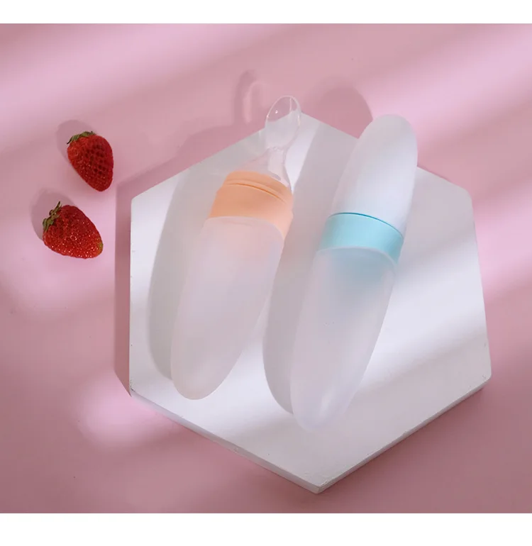 Portable Food Grade Toddler Portable Feeder Squeezable With Spoon For Newborn BPA Free Silicone Baby Feeding Bottle