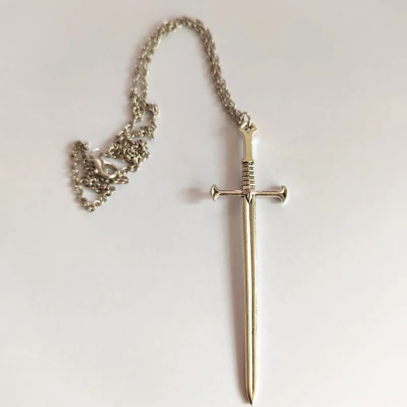 6 Types Vintage Sword Pendant Necklace New Design Alloy Dagger Necklace Knight Sword Samurai Sword Fashion Jewelry Gifts
