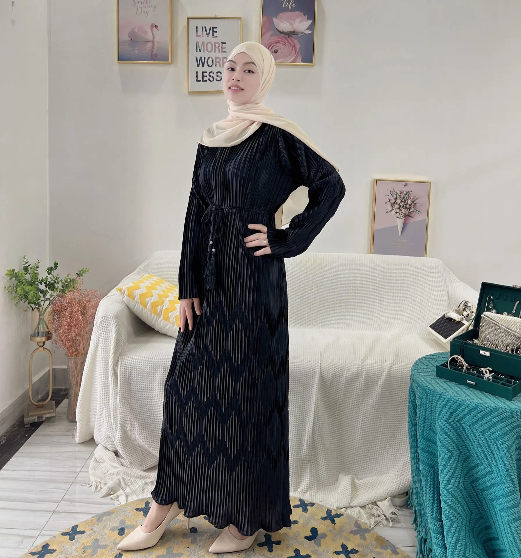 Custom Latest Fashion Pleated Abaya Solid Color Long Muslim Dress Modest Islamic Clothing High Quality Dubai Abaya  For Women