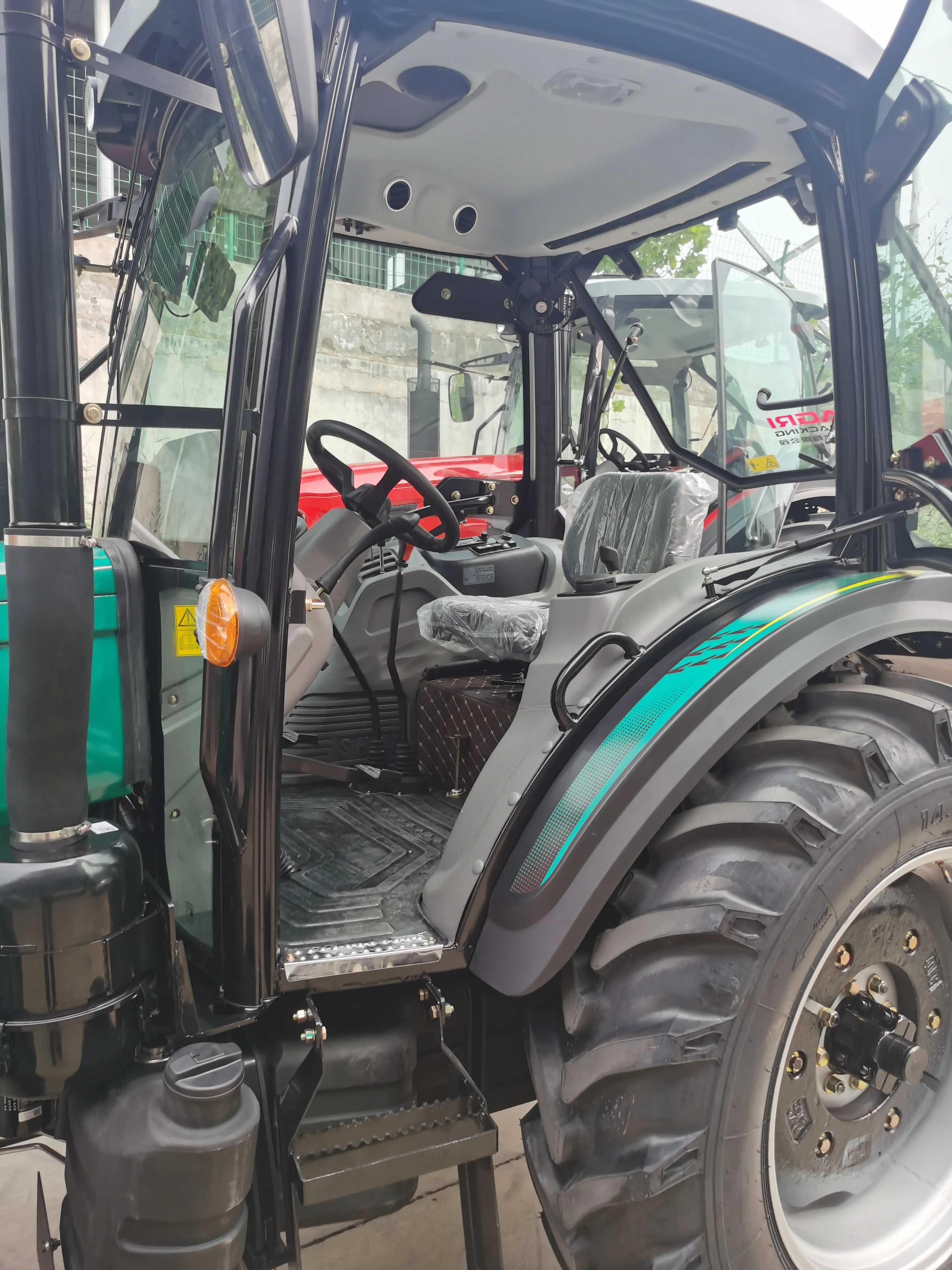 Bitsman brand 4WD 90hp tractor cabin steering wheel from China for agriculture