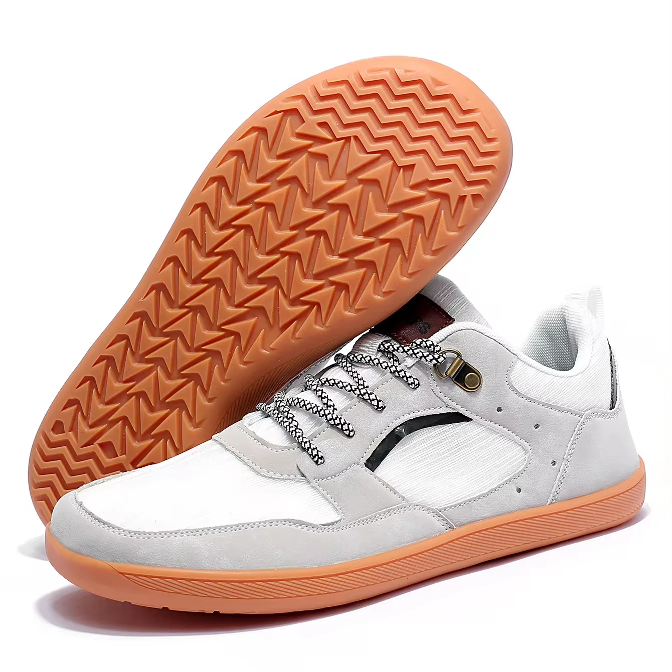 Женские кроссовки с широким носком