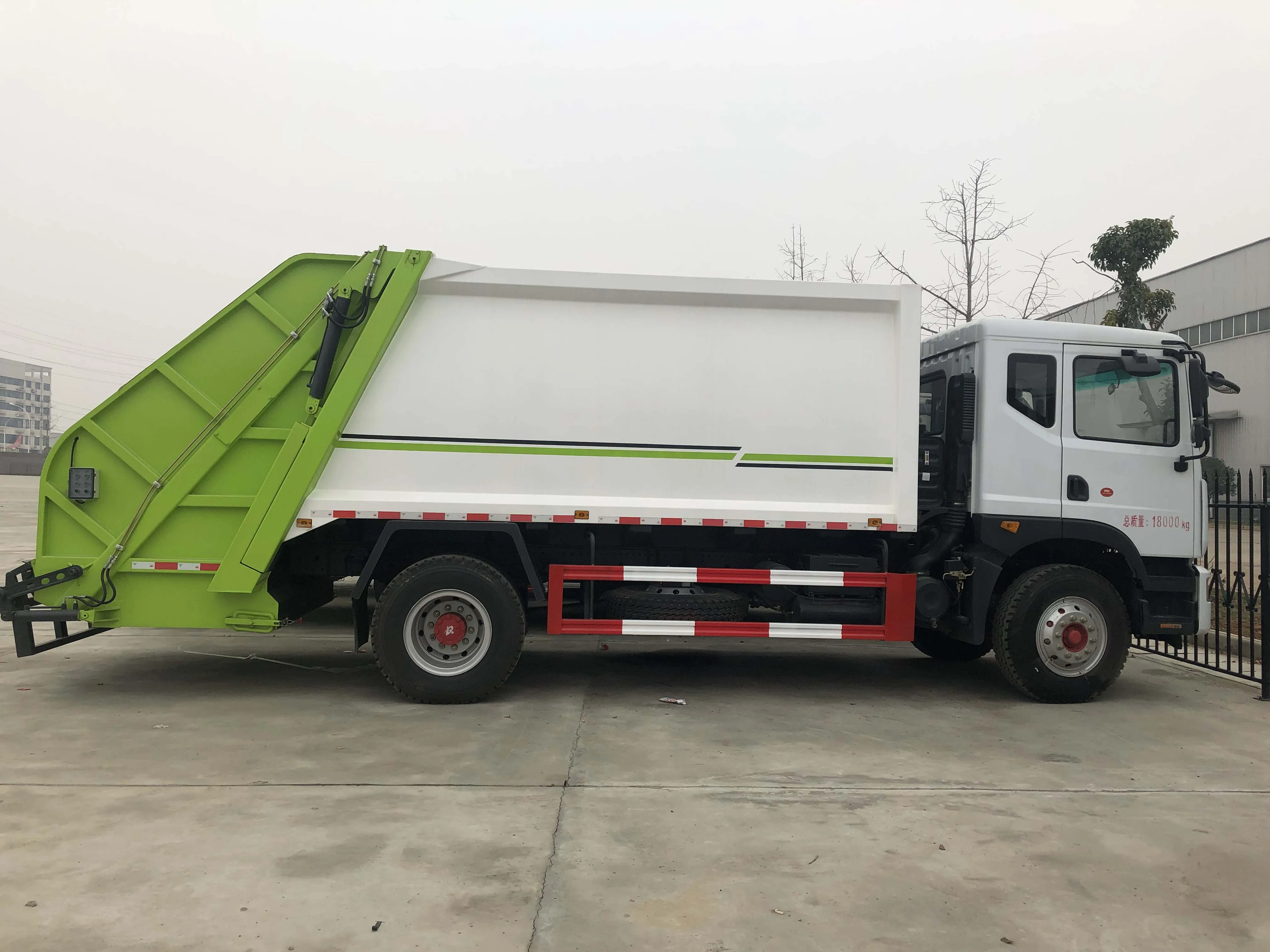 
Dongfeng China Compress Garbage Truck Refuse Compactor 