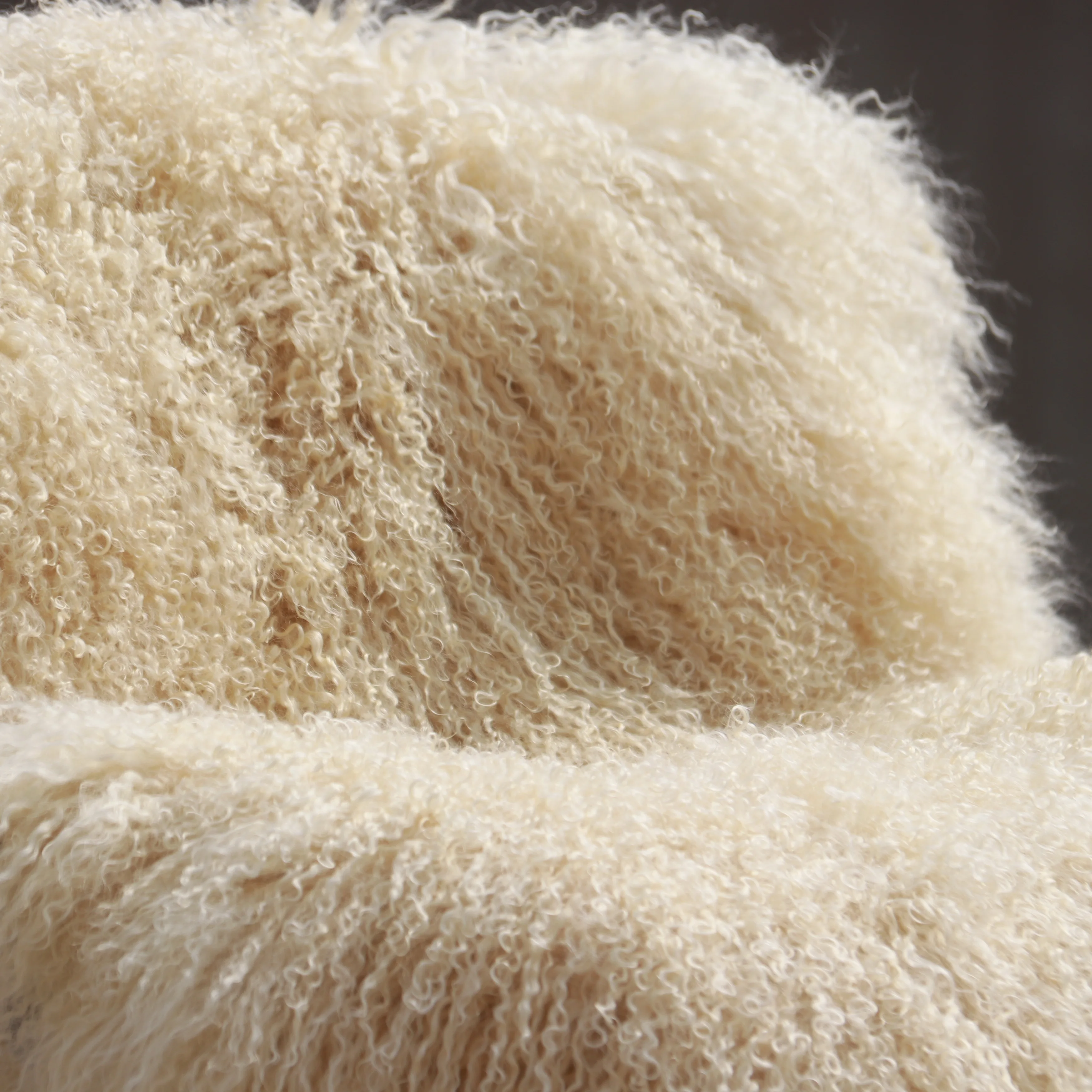 Custom Beige Real Fur Long Curly Pile Mongolia Sheep Fur Fabric 60x120cm Tibetan Lambskin Fur Plate