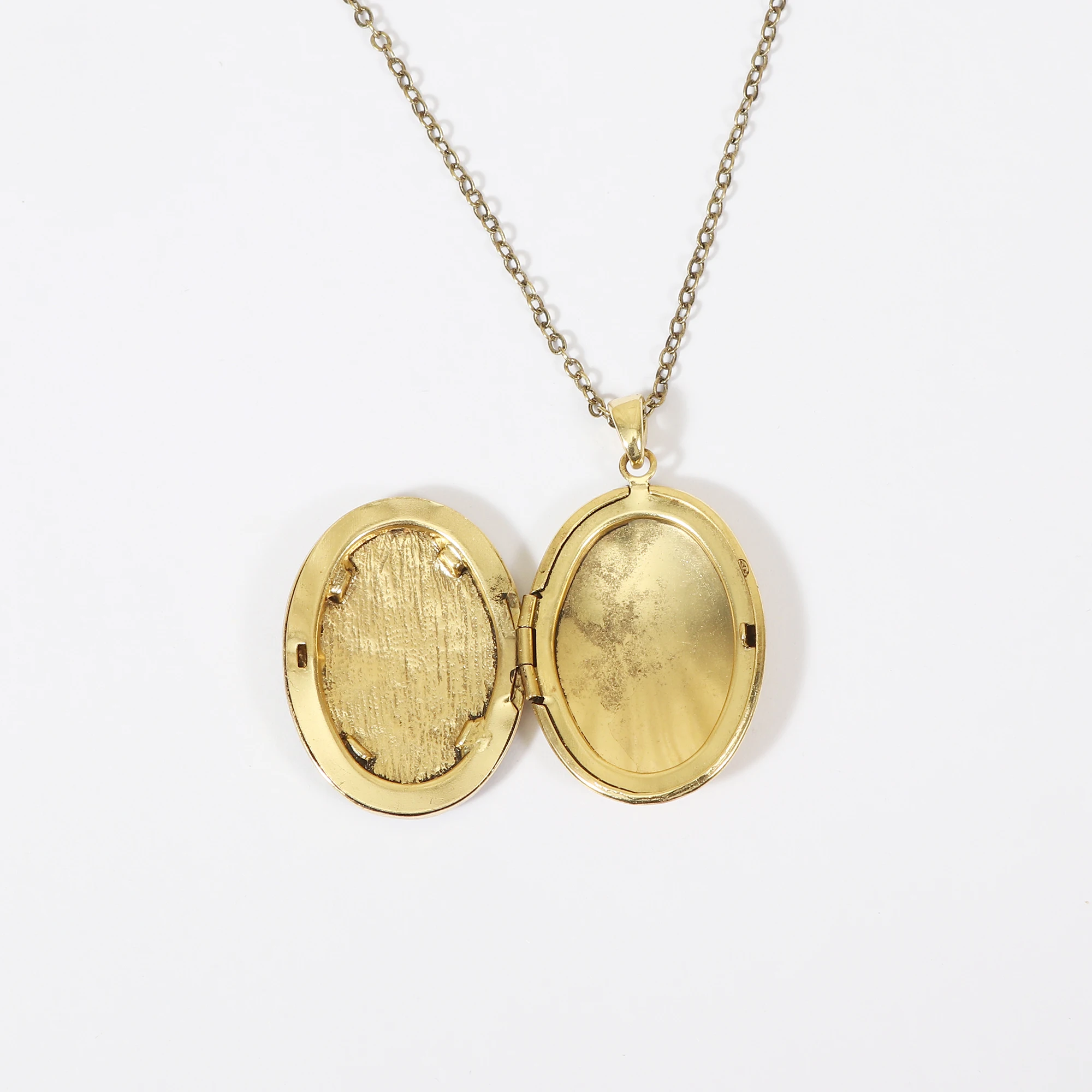 New Style Custom Cheap Oval shaped Green Rhinestone Crystal S Letter Locket Frame pendant Necklace With Picture