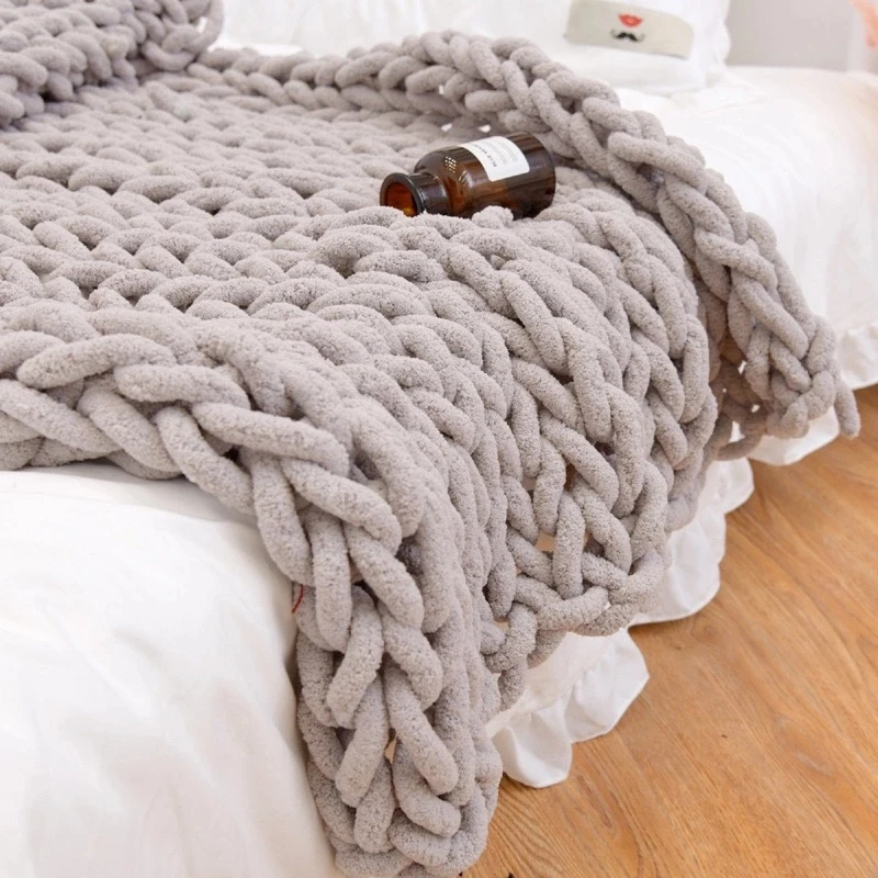 
SPEIEN Chunky Knit Throw Blanket Handwoven Gorgeous Braided Breathable Chenille Yarn Cozy Blanket 