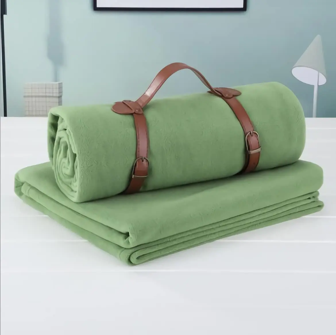 CVS BSCI Wholesale cozy soft cheap lightweight potable custom 100% polyester roll up fleece blanket with handle