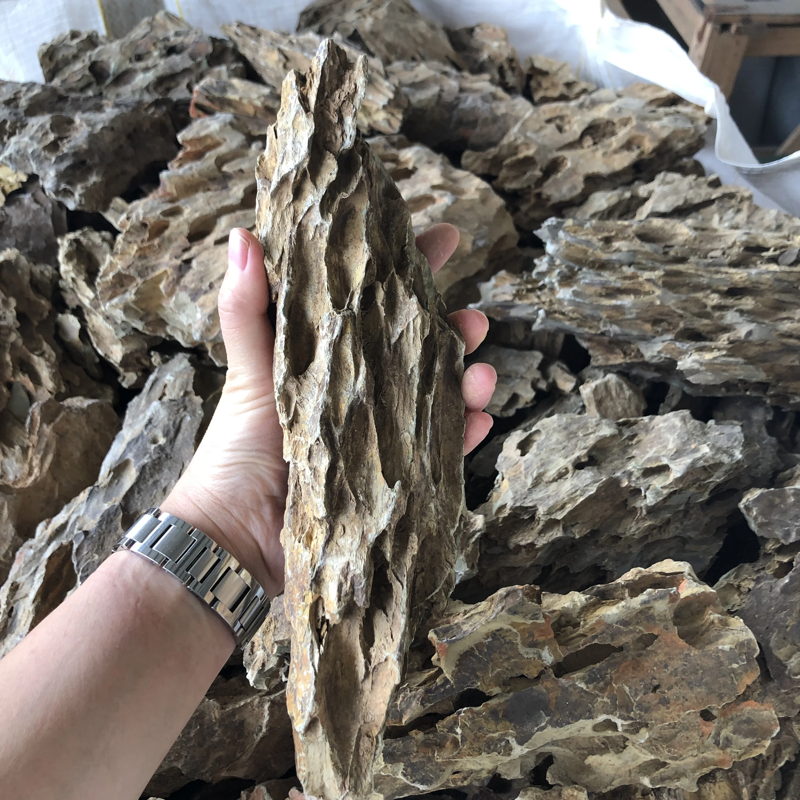 Factory direct wholesale landscape rock fish tank rock aquarium decoration dragon stone