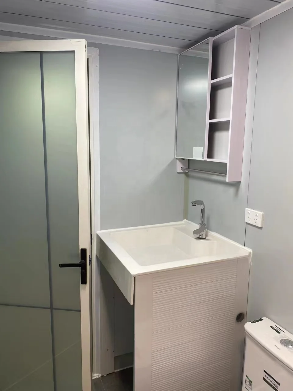 37sqm Fully furnished luxury 2 Bedroom 1 Bathroom 1 kitchen Prefab expandable container house in Europe