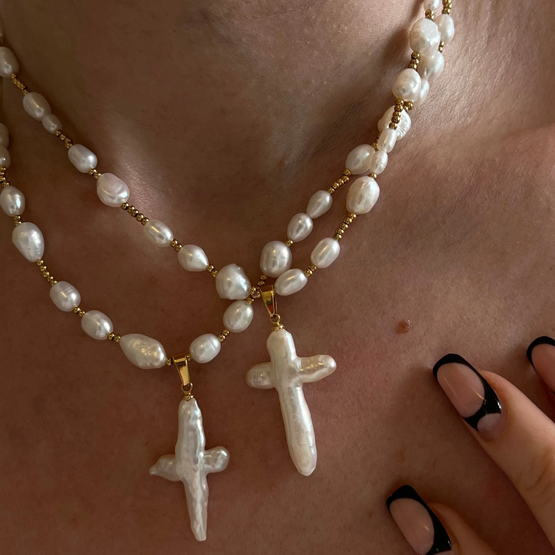 Hot pearl necklace Cross shell necklace Retro Baroque style necklace