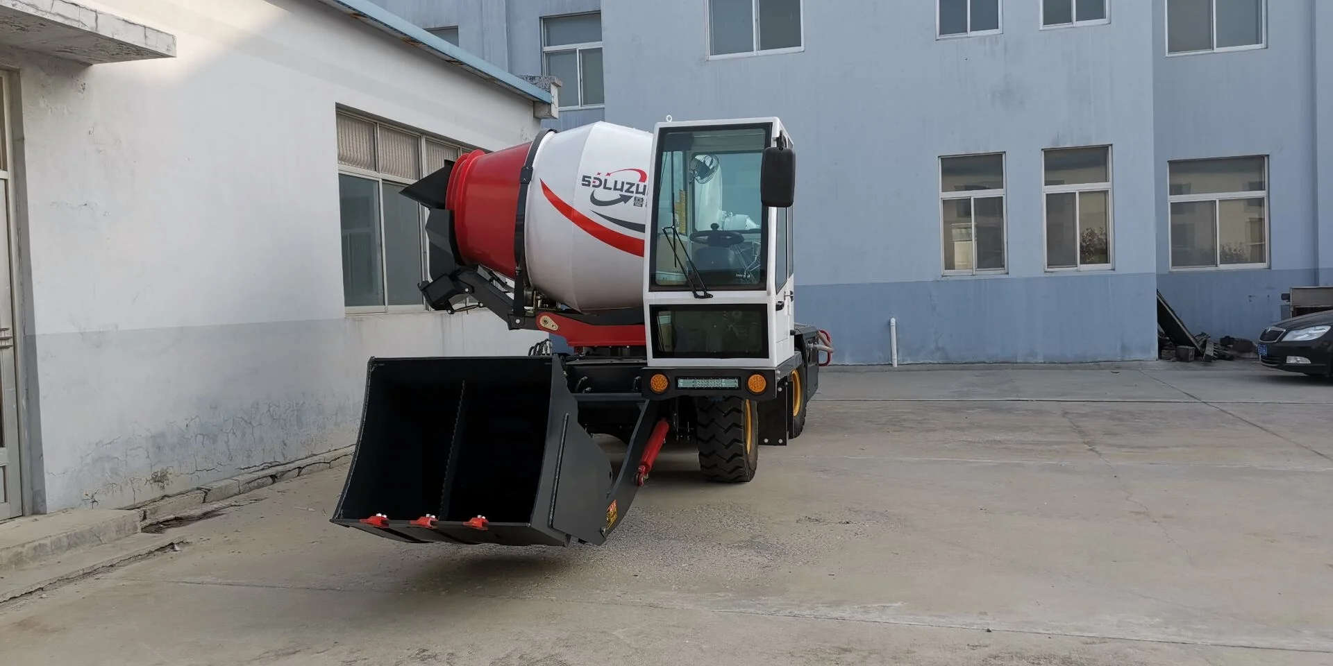 luzun original factory new design small mobile 1.8M3 1.6M3 self loading concrete mixer truck for pavement