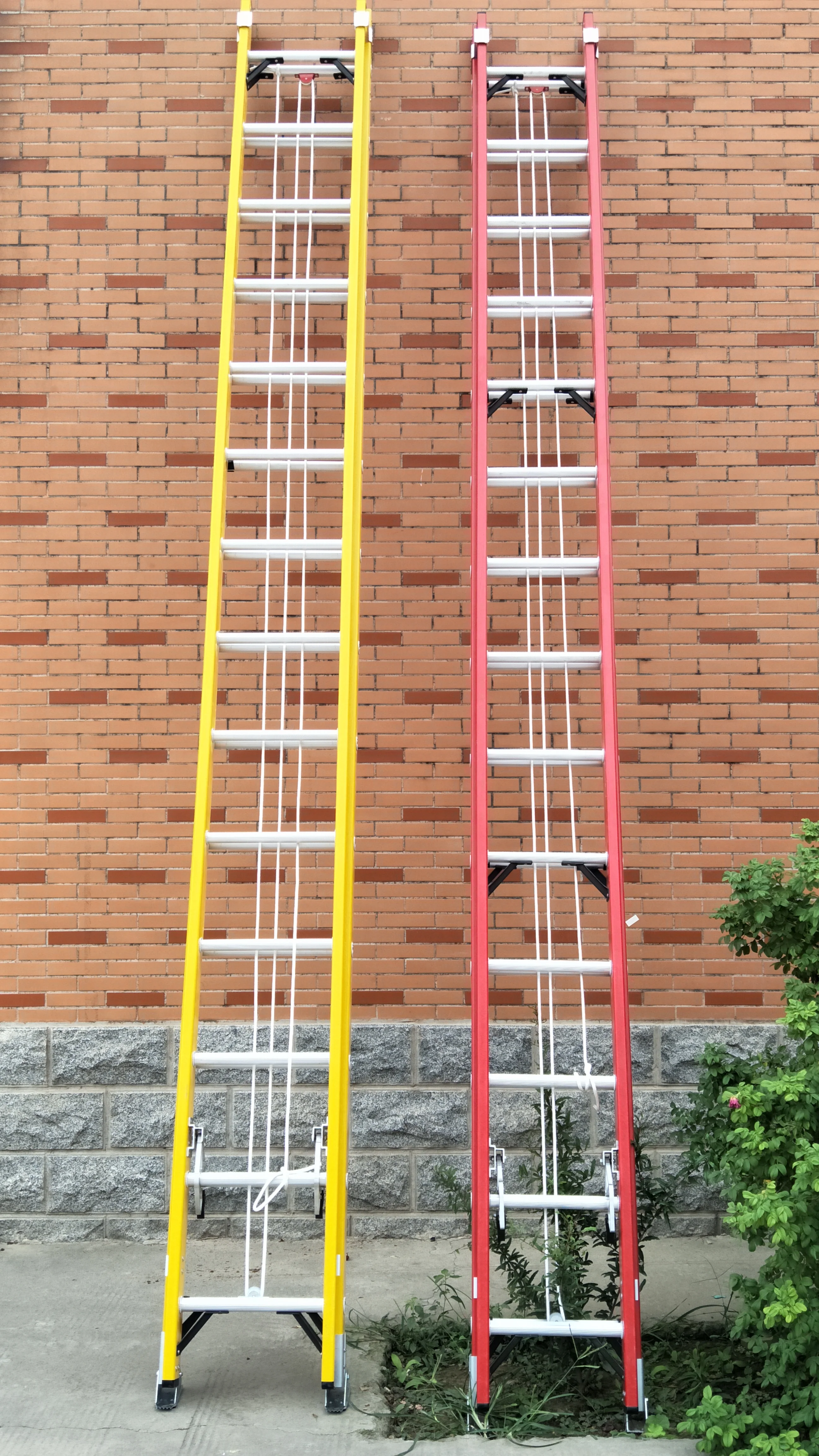 Factory Wholesale Customizable 12m Fiberglass Extension Ladder with Handrail