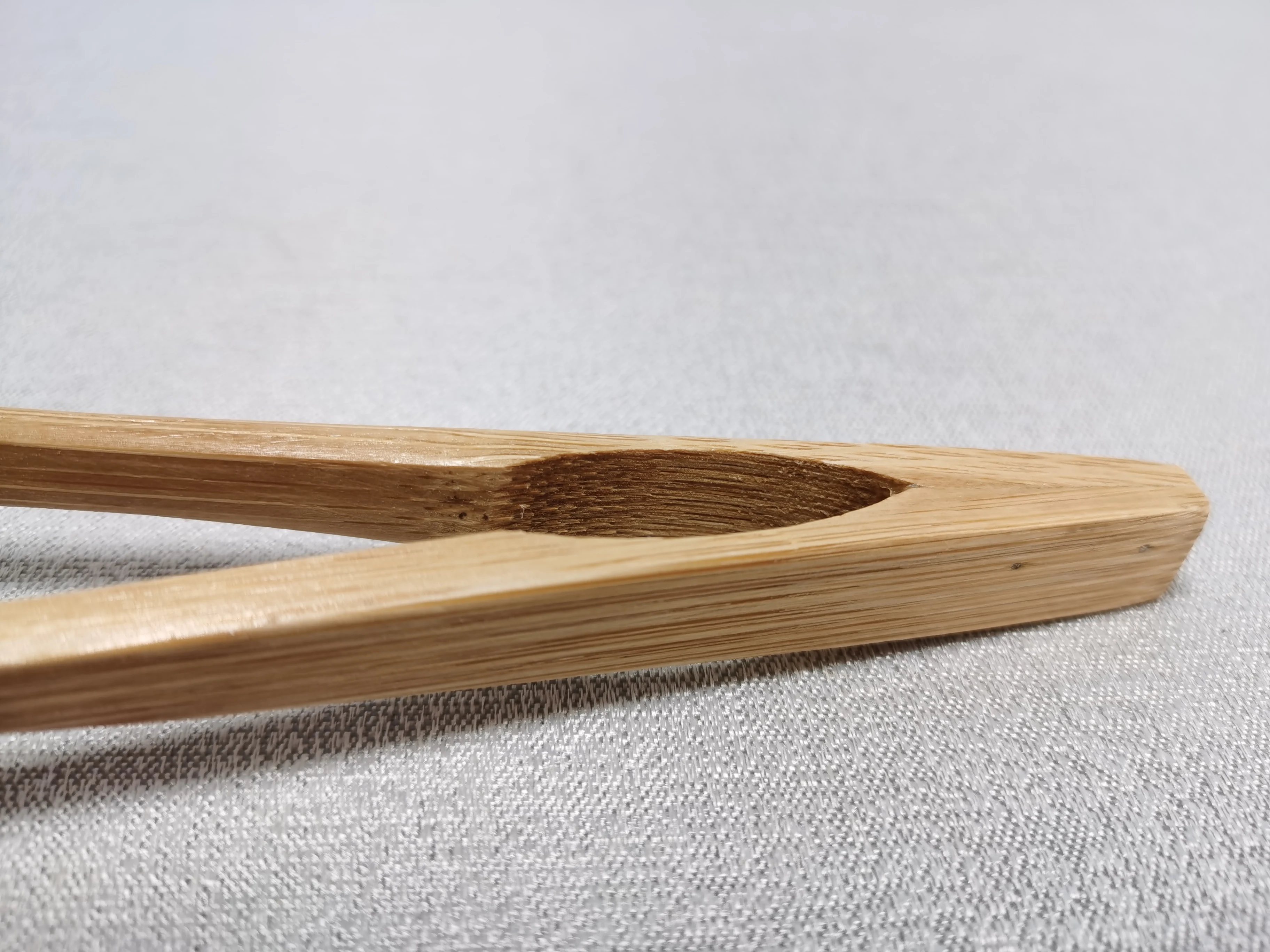 Wholesale Natural Kitchen Utensil Clips For Cooking And Baking Bamboo Wooden Toast Tongs With Hanging Holes