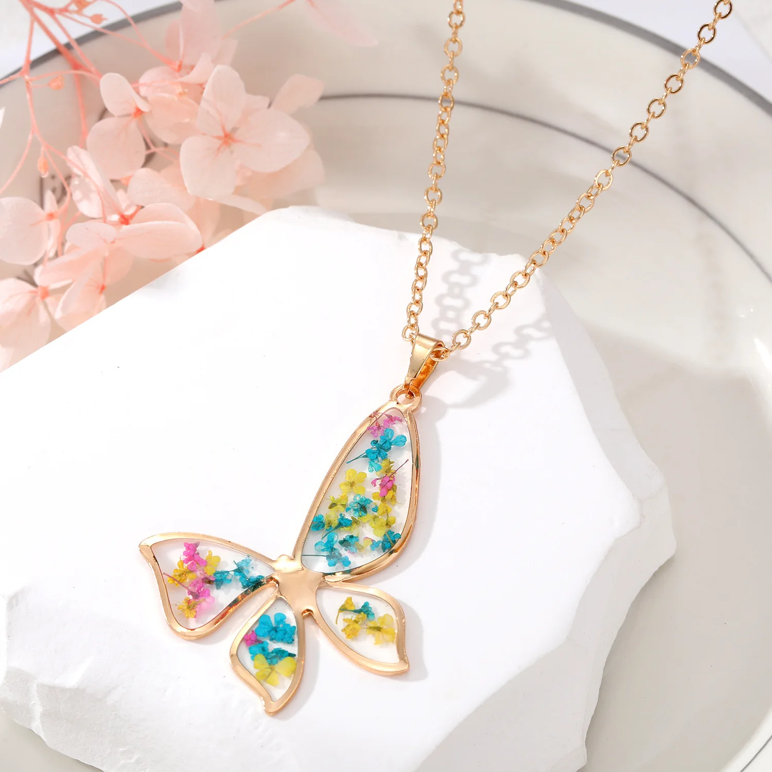 Bohemian Style Resin Natural Dried Flower Necklace Geometric Polygon Butterfly Clear Pendant Necklace