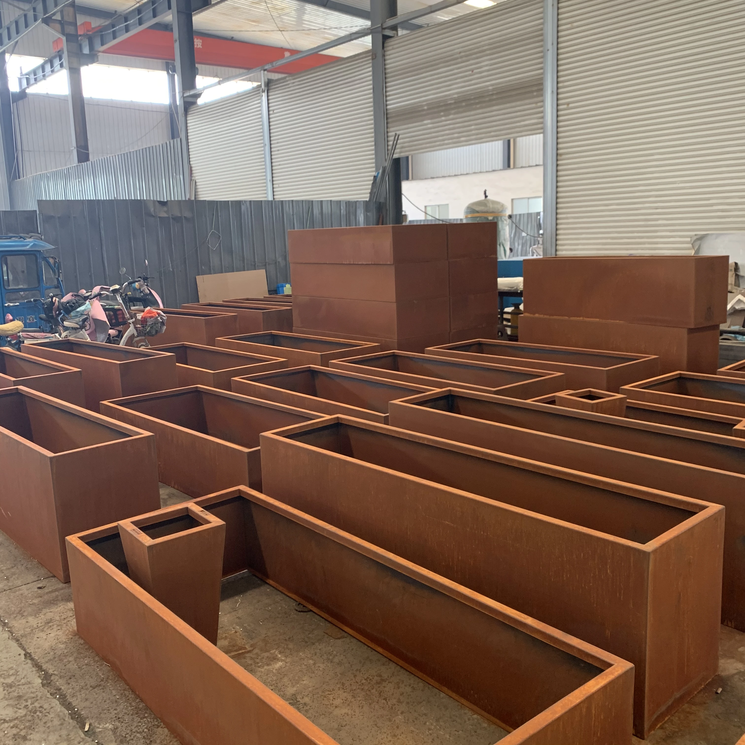 
metal iron embossed antique finishes flower pots planters 