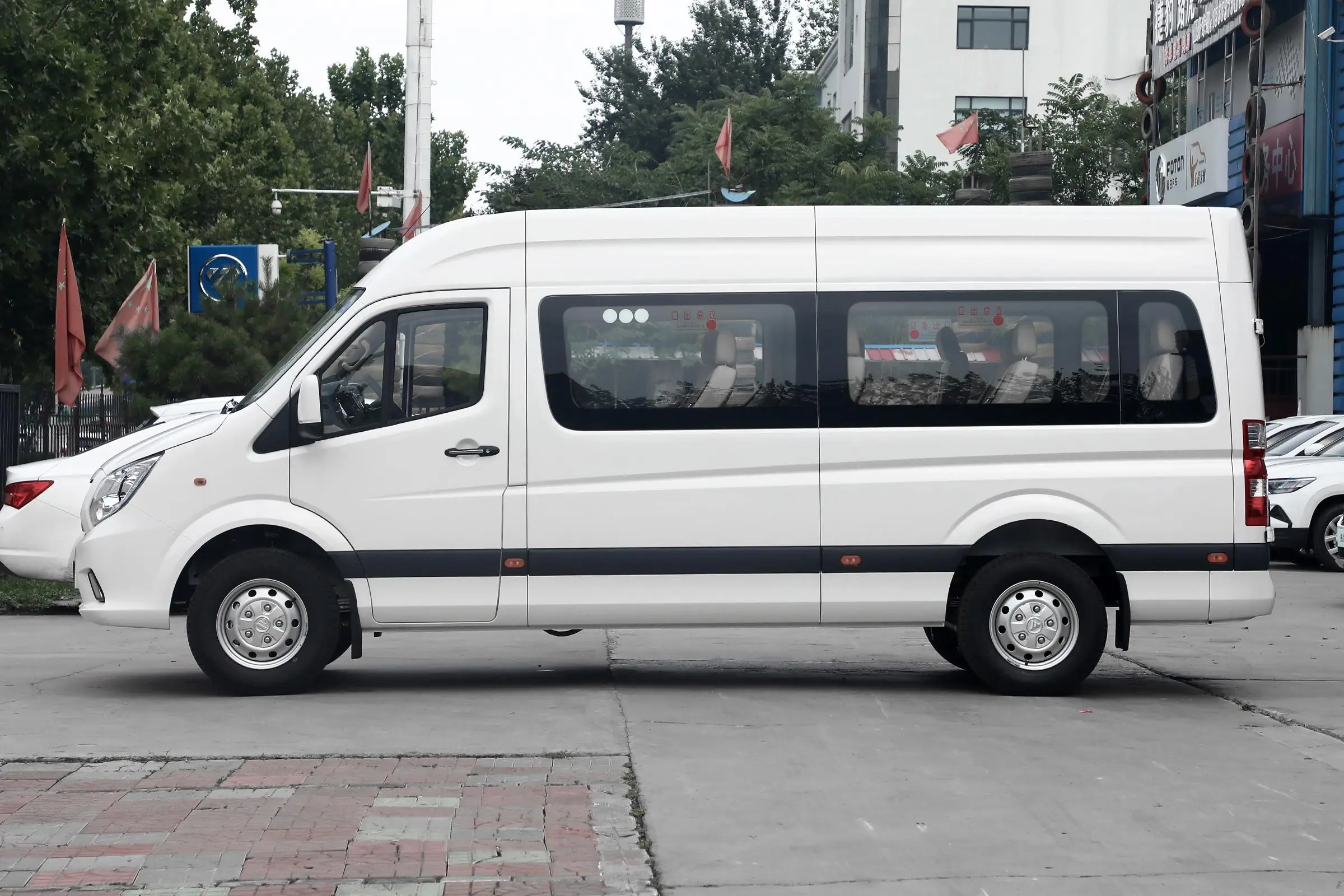 Luxury Minivans Large Loaded Futon Toano Minivan Electric Car Minivan China Mini van for sale