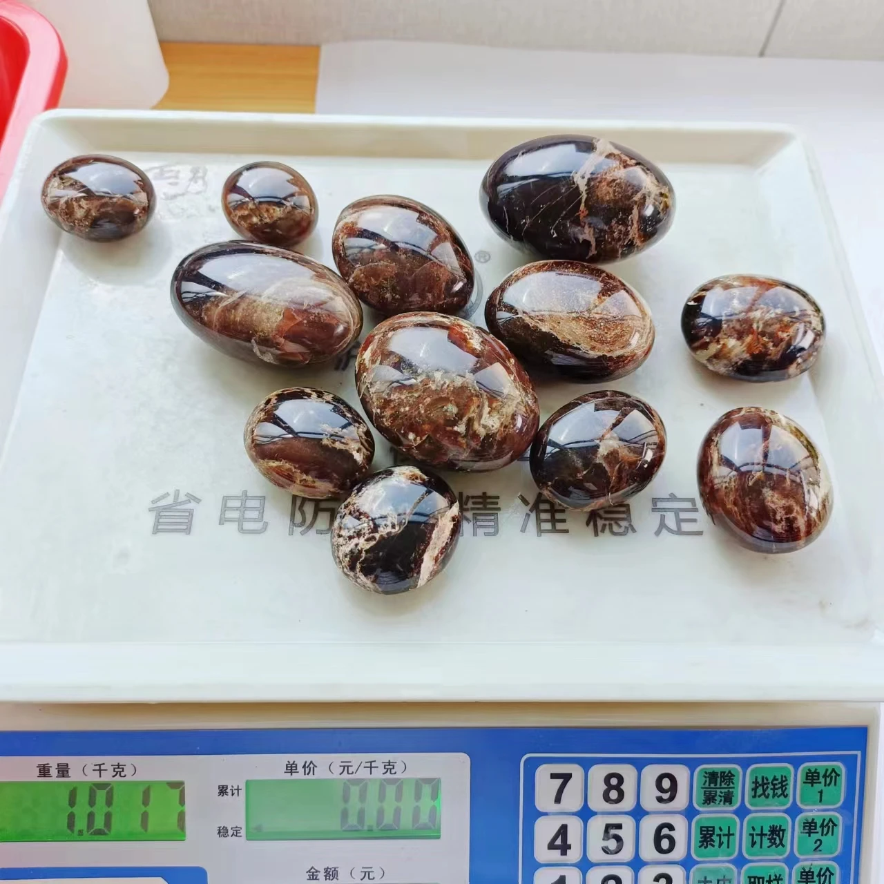 High Quality Hand Carved Natural Crystal Black Opal Palm Stone for Home Decoration