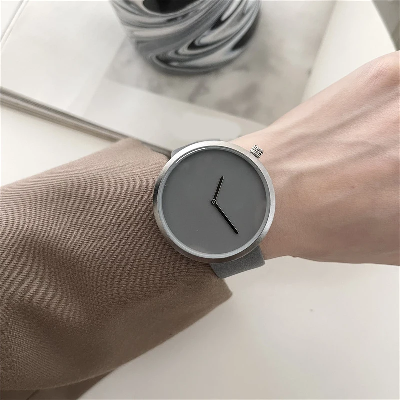 Trendy Simple Black Tech-inspired Non-mechanical Silent Quartz Watch diver watch