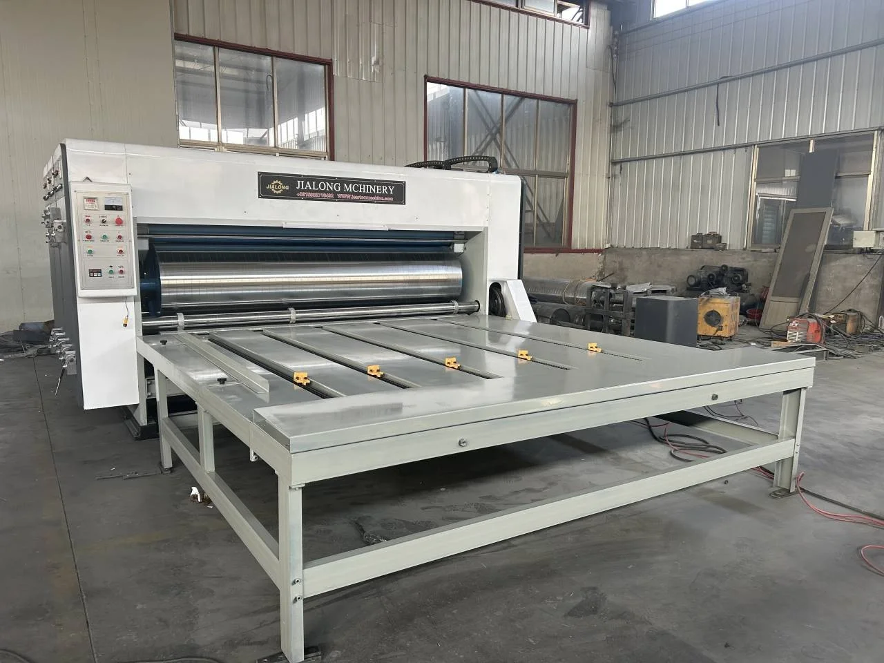 Chain feeder type two colors Printing slotting die cutting machine