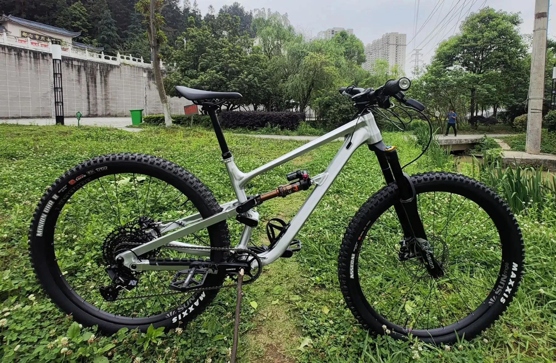 Customize 27.5/29in 148*12mm Thru Alxe Bike Frame Downhill Full Suspension Soft Tail Aluminum Alloy Frame