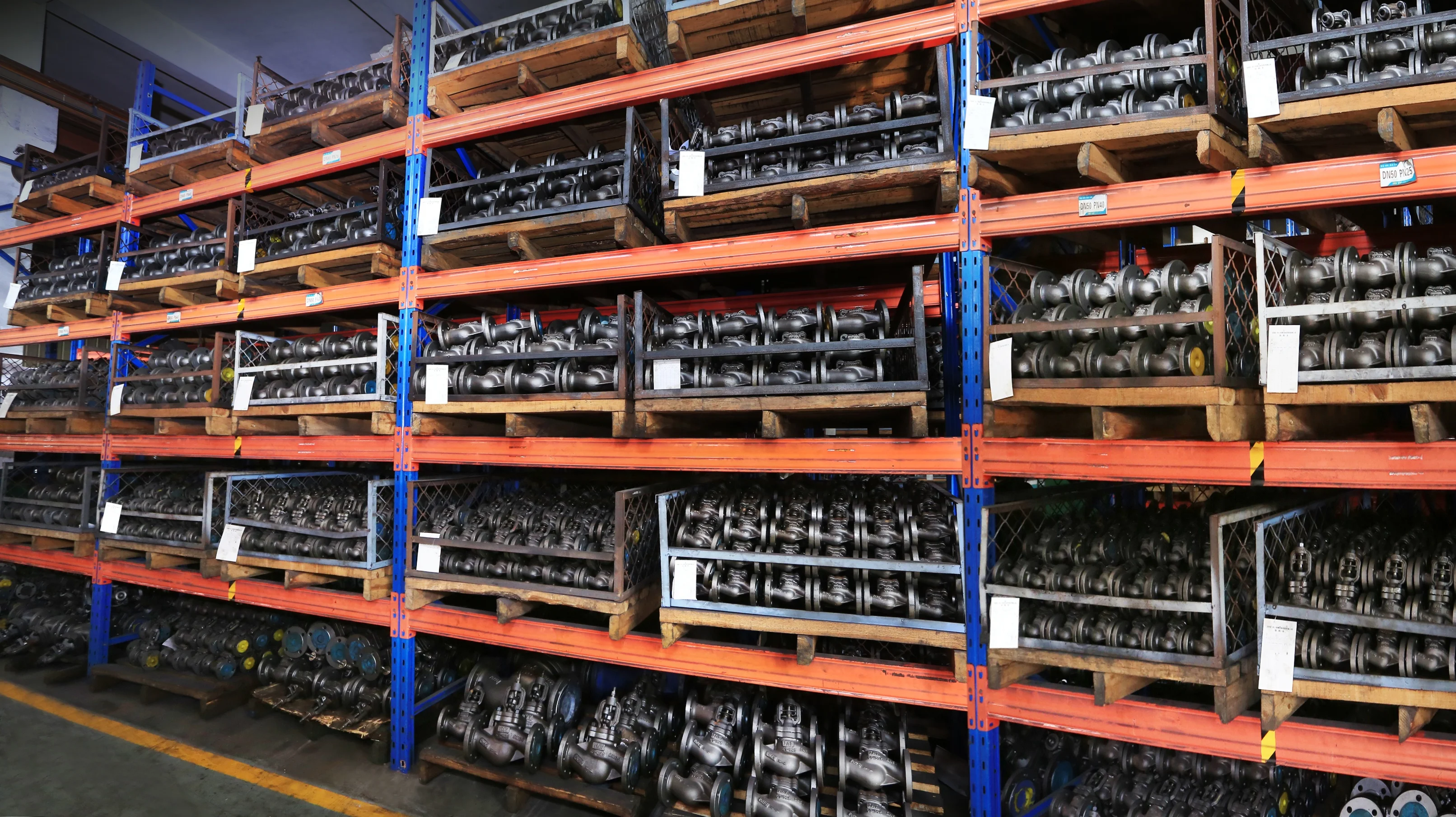 
High temperature cast steel manual flange end gland packing steam globe valve PN16 