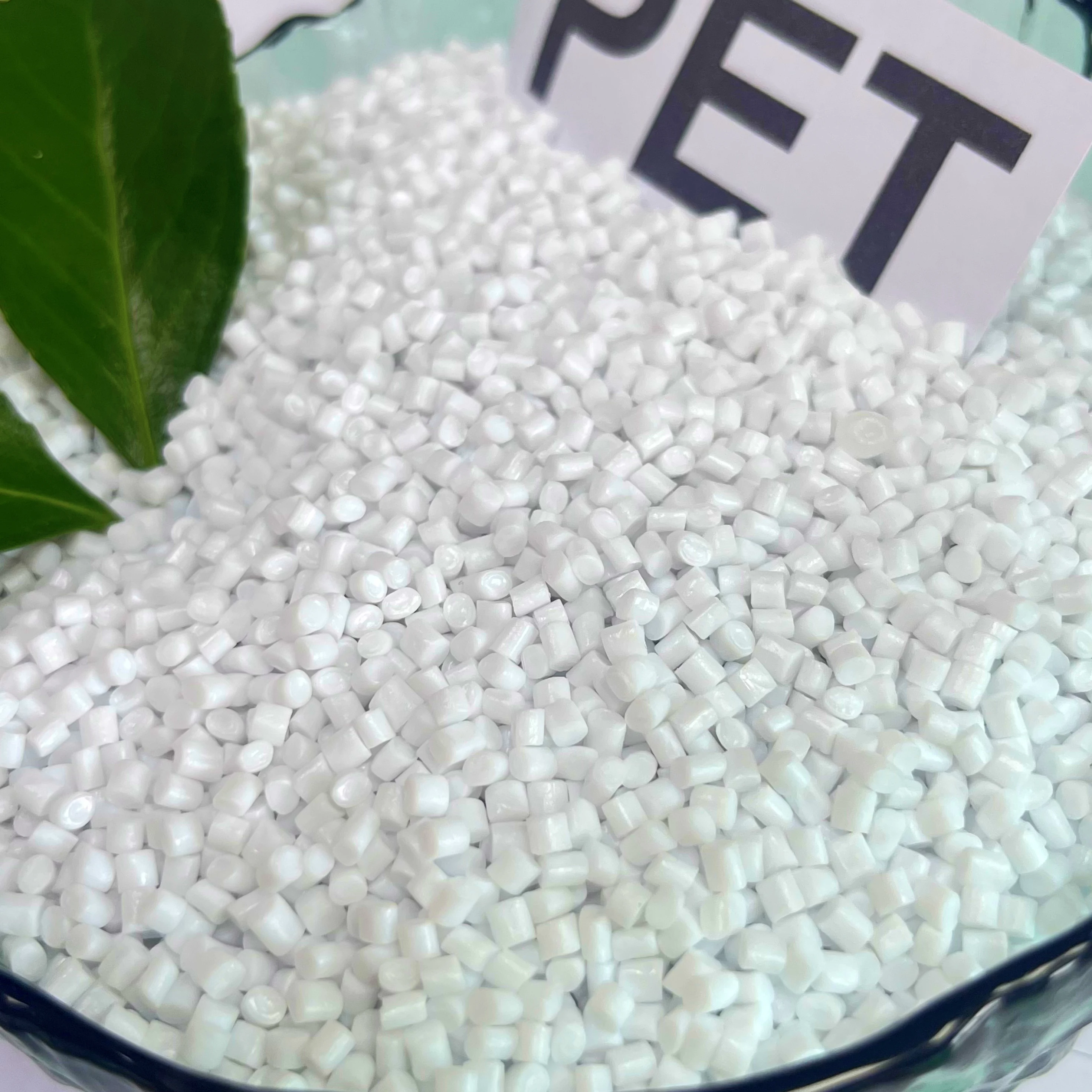 PET food grade polyester chip water bottle material extrusion injection plate grade CZ-302 plastic raw materials