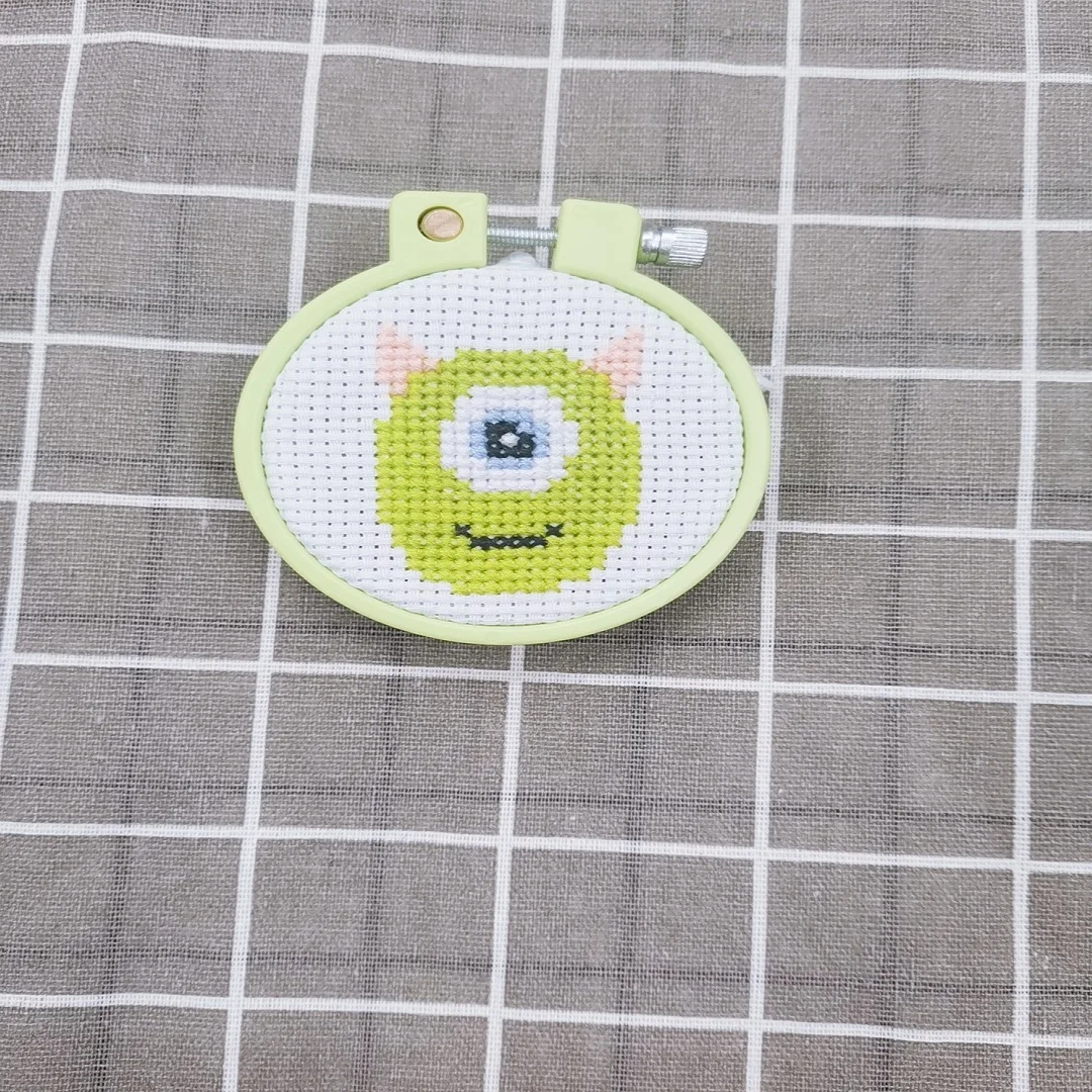 
Stamped Cross Stitch Beginner Projects for Kids Needlepoint Starter kit Sewing Set for Backpack Charms 