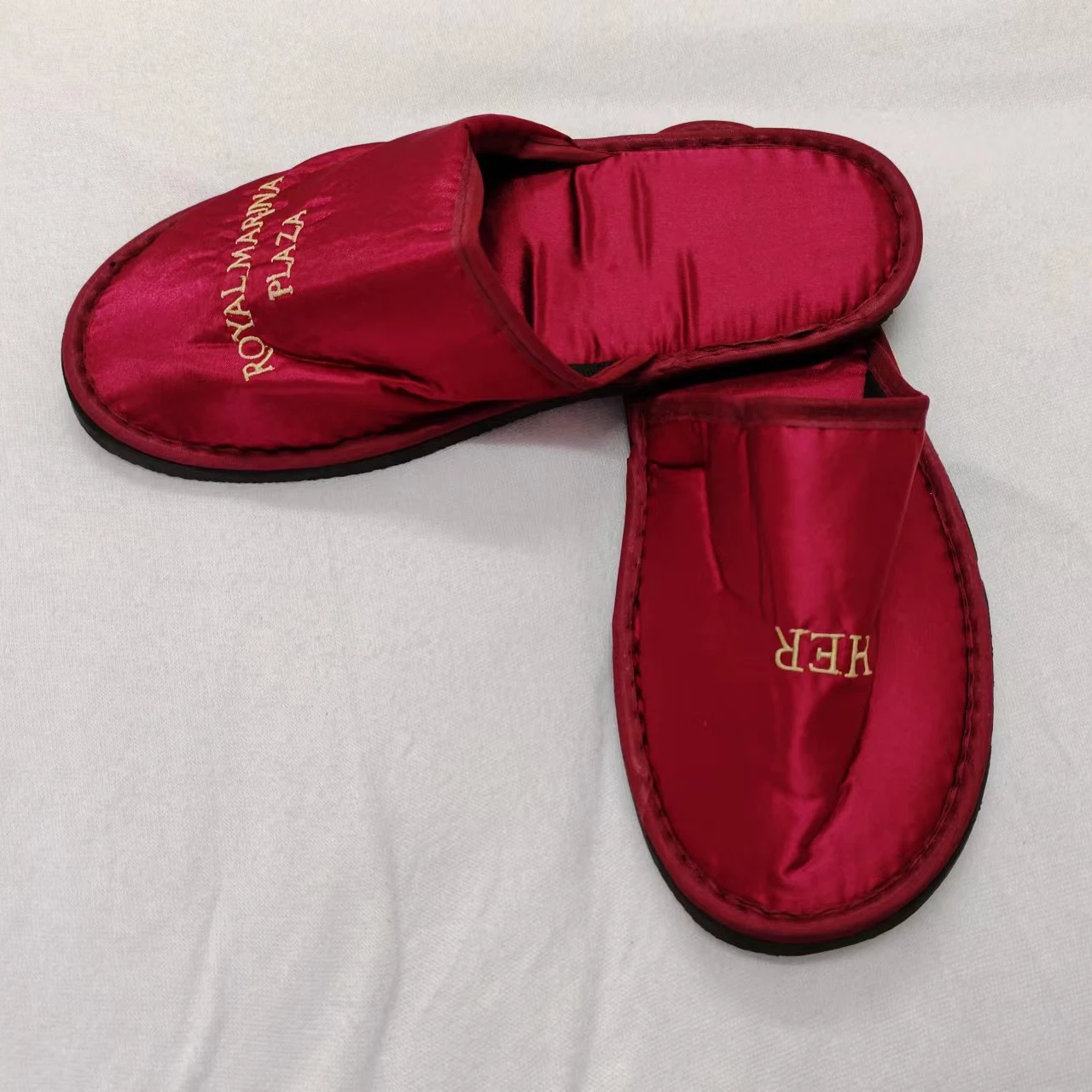 Custom LOGO red wedding bridesmaid slippers wedding essential bridal slippers satin robe matching sandals