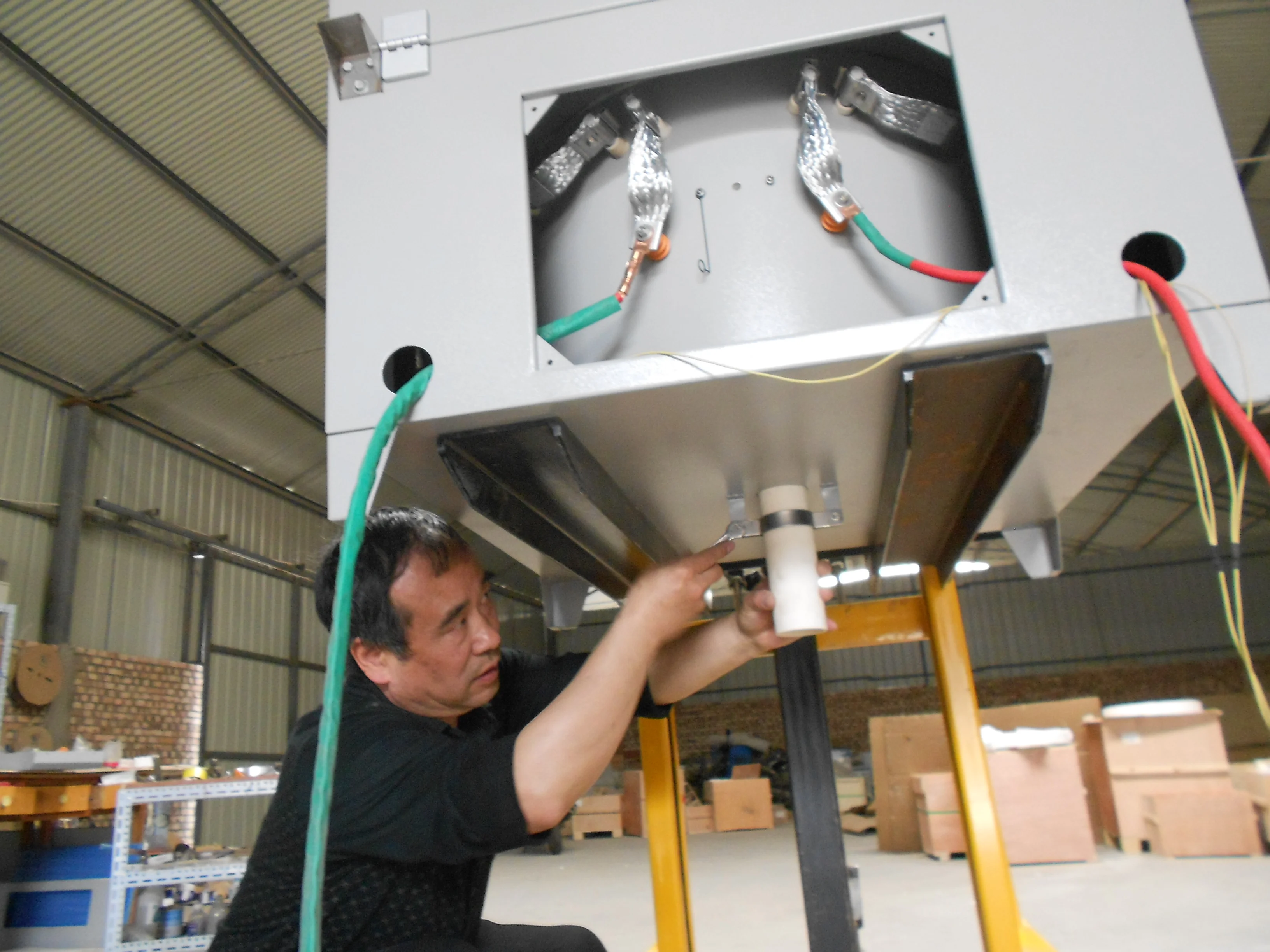 1600C Electric Crucible Melting Furnace glass melting furnace with Funnel Alumina Crucible
