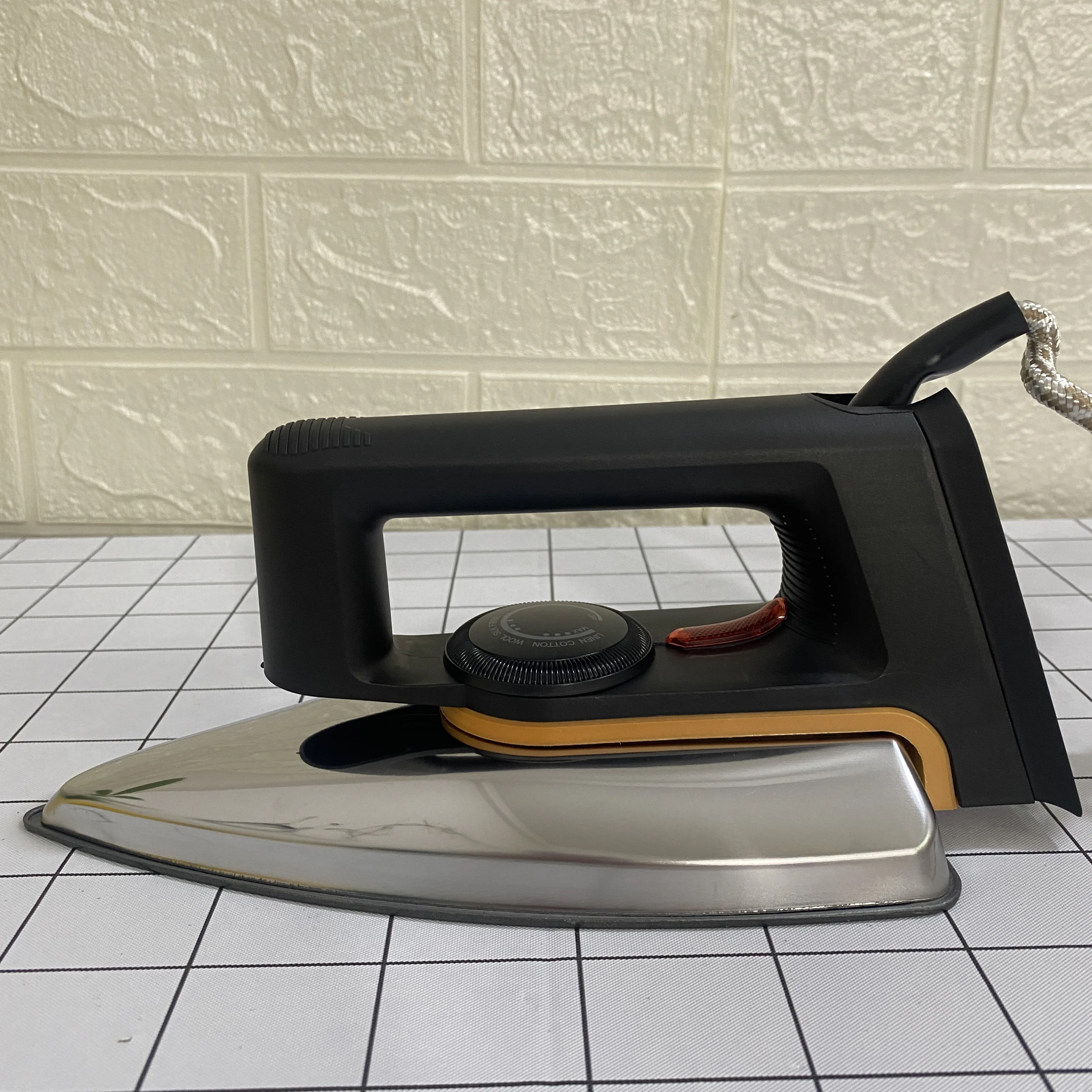 Hot Sale 1600W High Standard Electric Iron Professional Dry Ironing Function Non-stick Iron