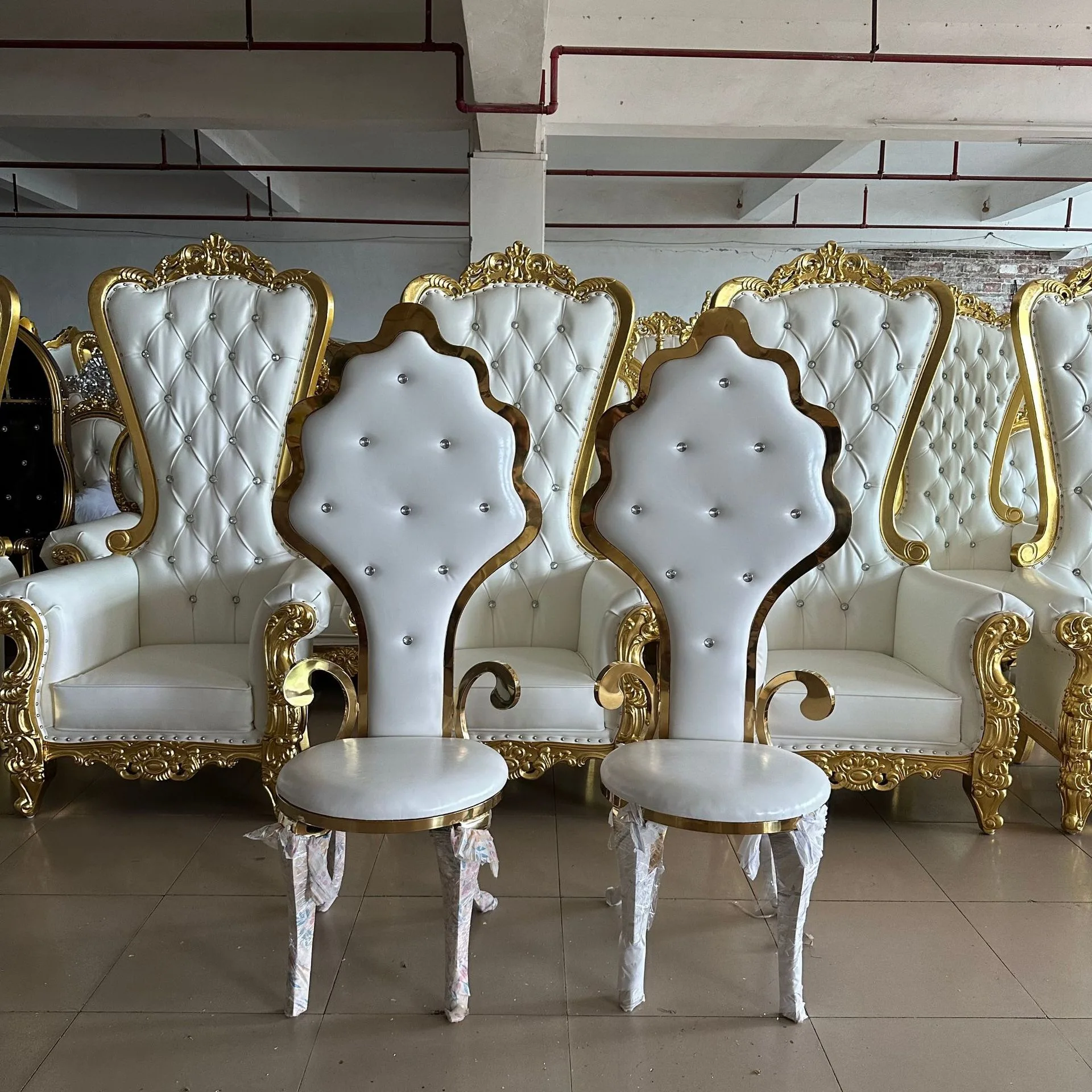 High Back White Velvet Cushion with Gold Stainless Steel Frame Armrest Wedding Chair for Couples for Hotel and Dining Use