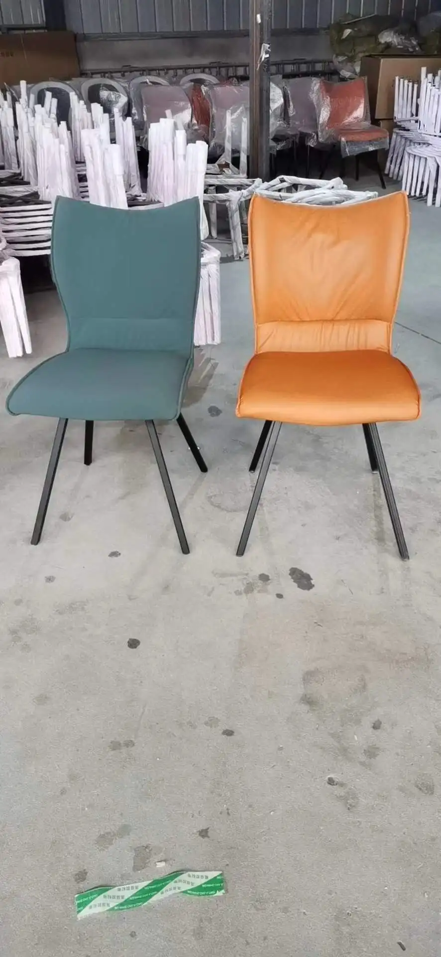 
Fabric or Faux Leather Covers High Back Dining Chair with Matte Metal Legs Nordic Restaurant Modern Upholstery Furniture 