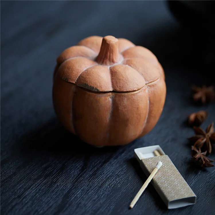 New design halloween decorative home decoration matte candle containers pumpkin shaped candle jar with lid