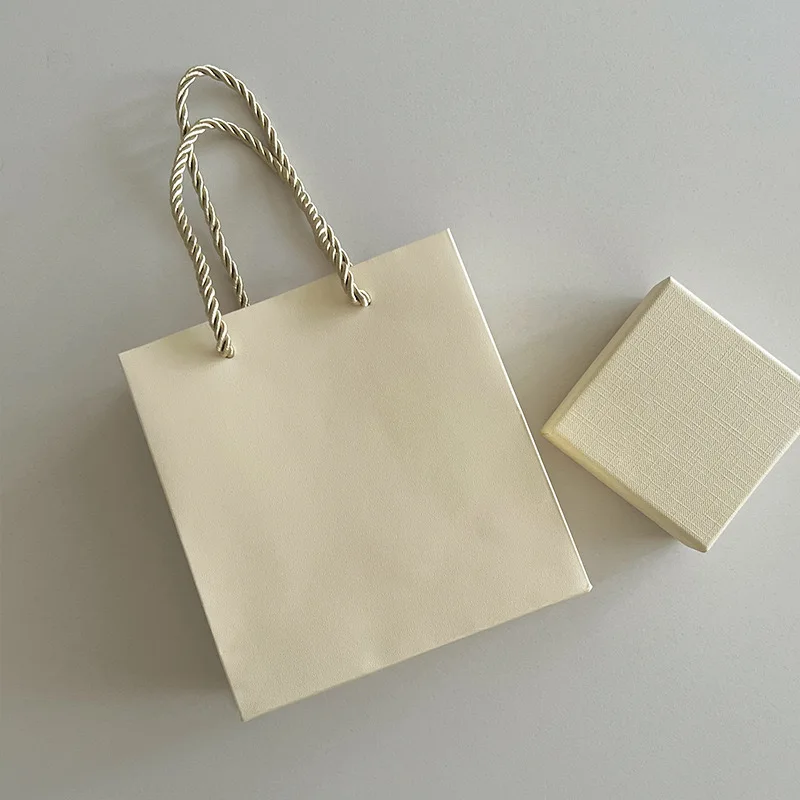 Bangdi Factory Custom Kraft Paper Gift Bag with Biodegradable Handle for Clothing Packaging Shoe Shopping Features Your Own Logo