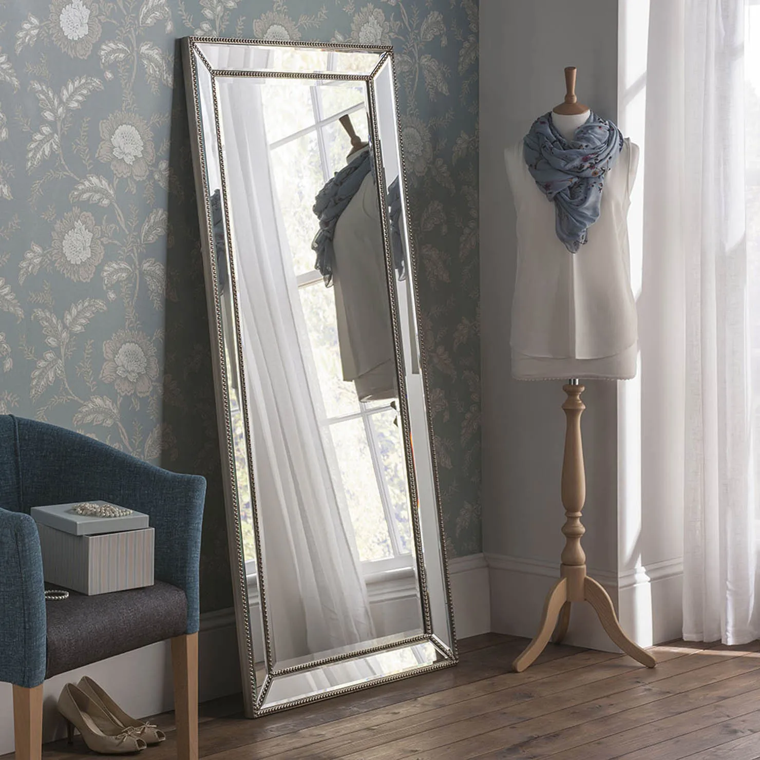 Wholesale price large modern style simple polished  decorative hanging wall mirror