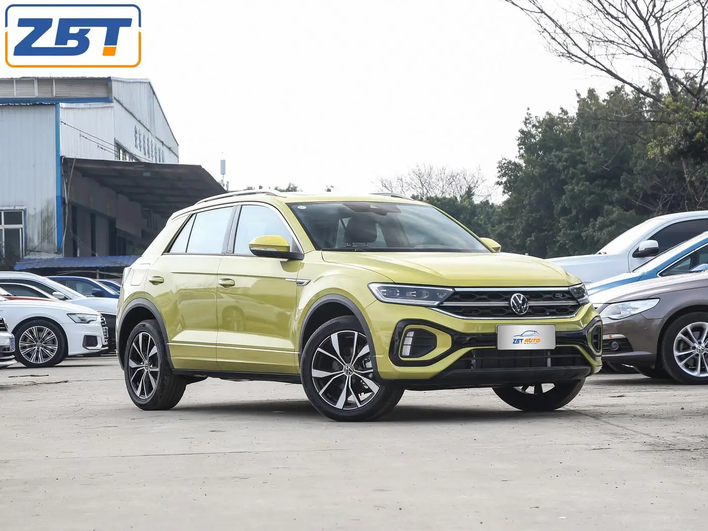 Autozbt Low Price 2024 Used VW T-Roc 300 Tsi Compact SUV Petrol Vehicle 1.5t Gasoline Car High Speed 200 Km/H 5 Seats Auto