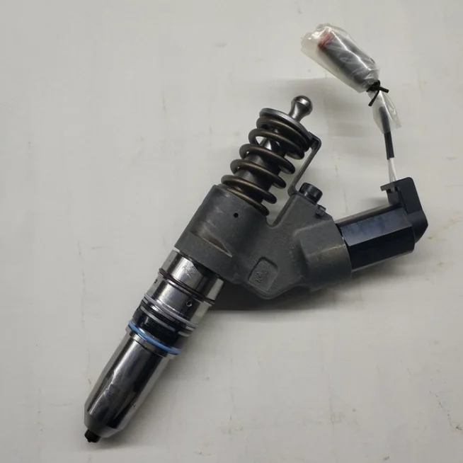 Cummins QSM11 engine injector. Domestic original factory part. Part number: 3411845.