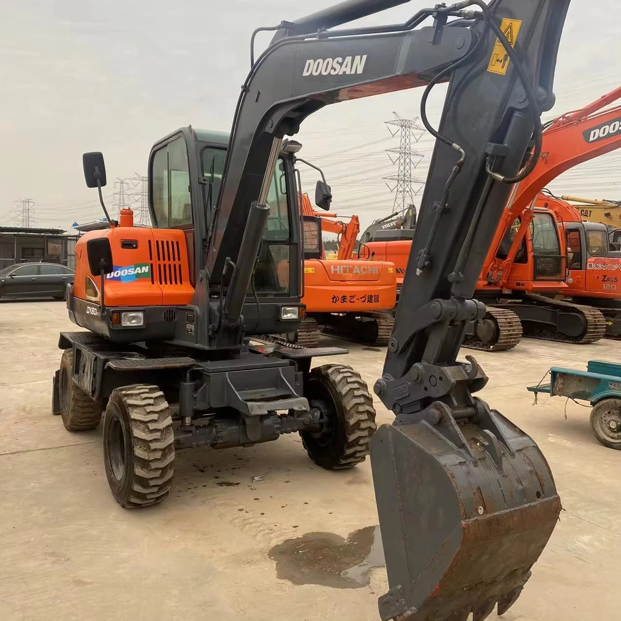 Doosan DX60W б/у колесный экскаватор с низкими рабочими часами