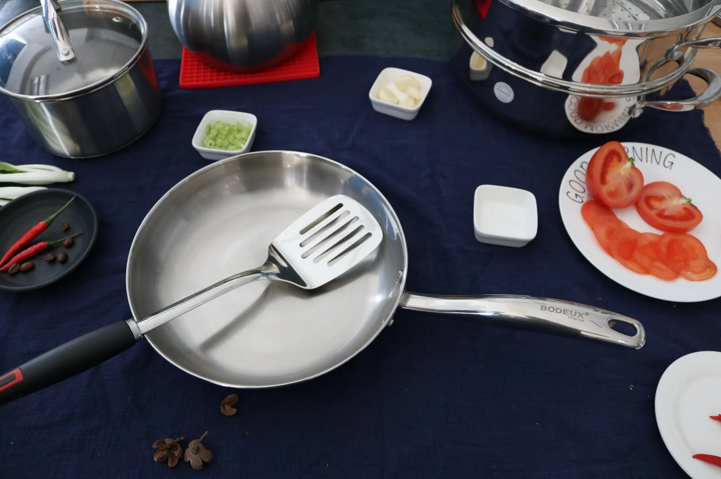 Factory wholesale stainless steel frying pans Kitchen cooking pans Induction non-stick pans are easy to clean at home