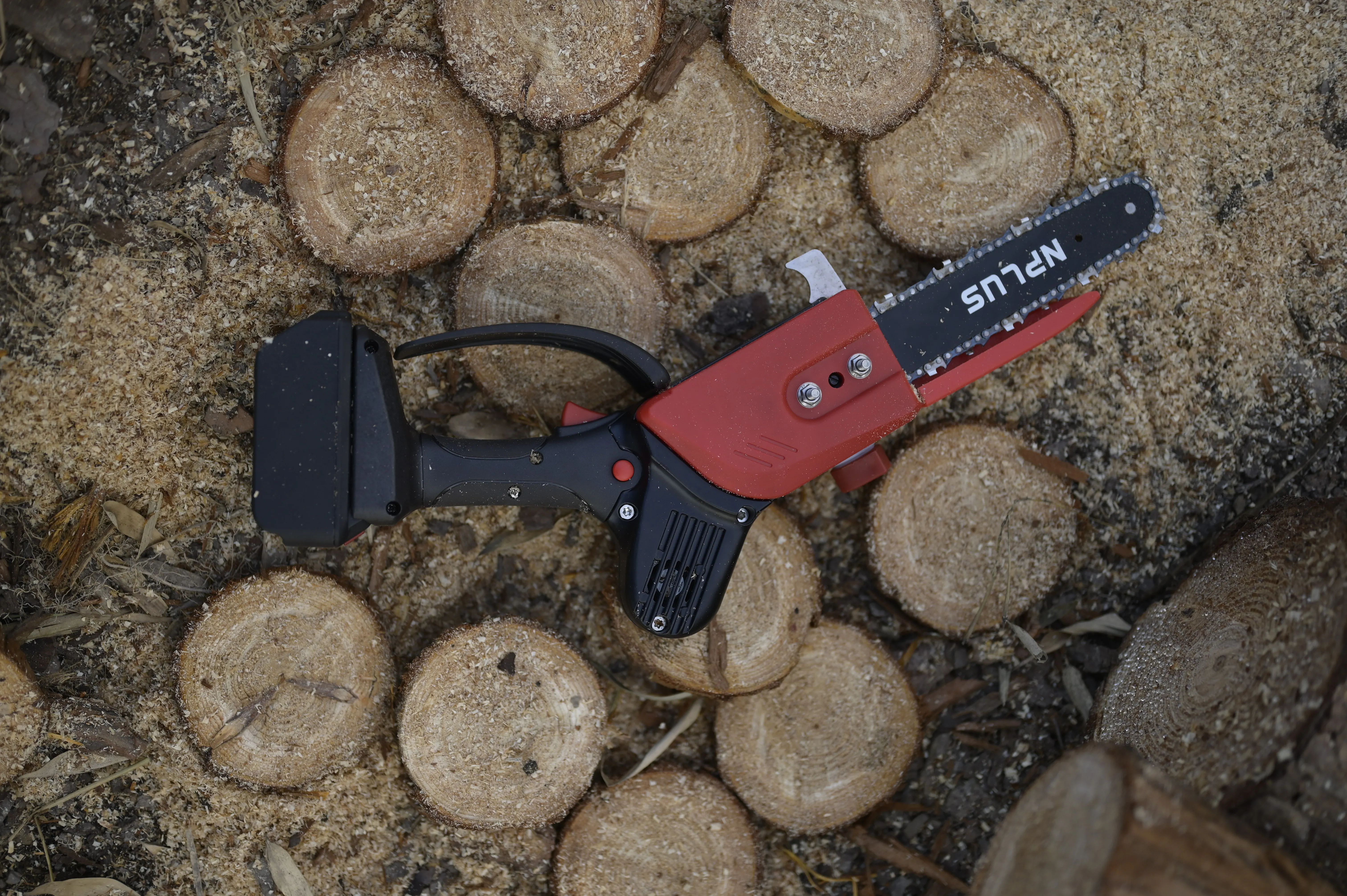 New Design 8 inch Portable Handheld Electric Tree Wood Cutting Cordless Powered Tools Electric Chainsaw Battery