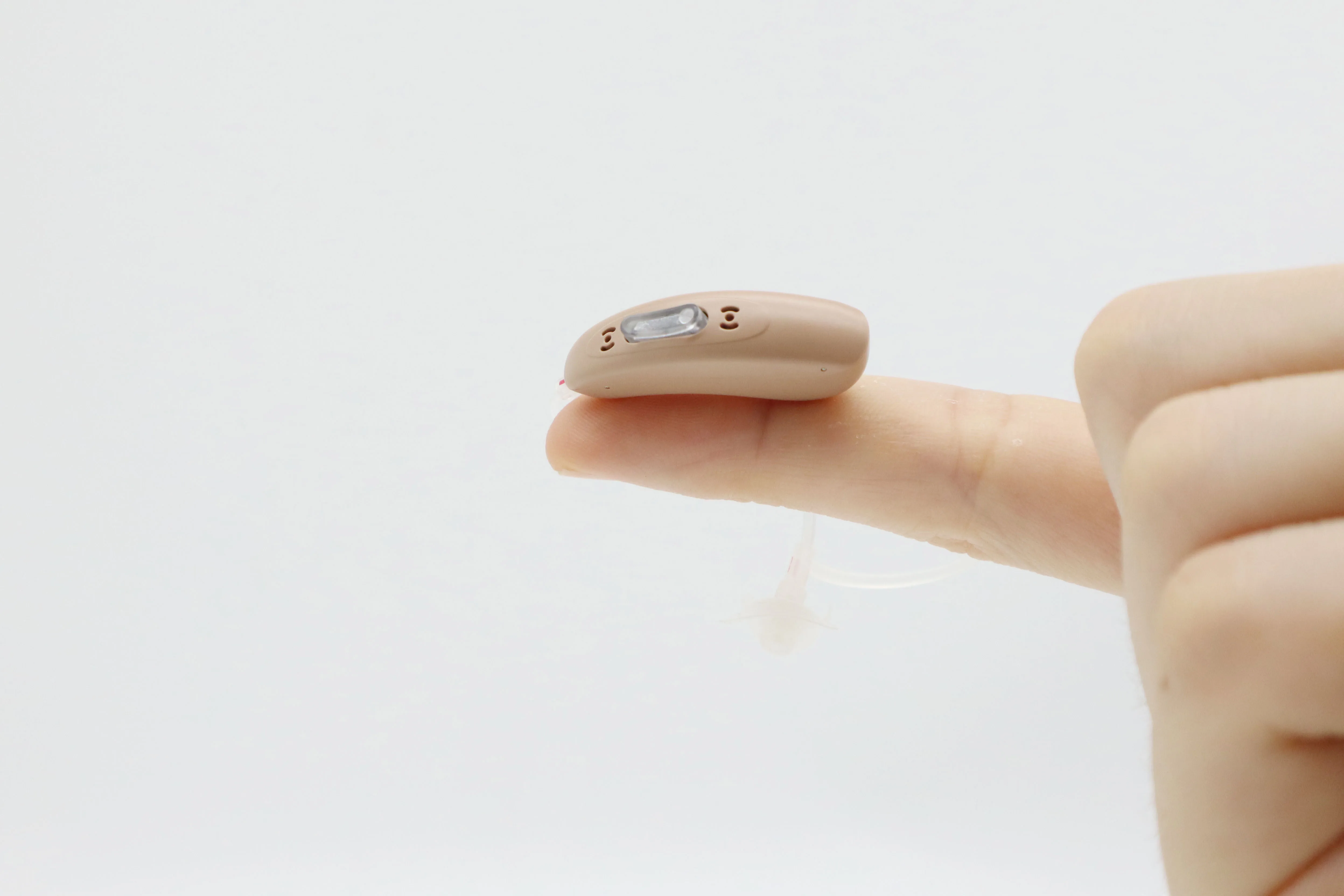 New product 2023 popular high quality china digital rechargeable 4 channel bte hearing aid for deafness